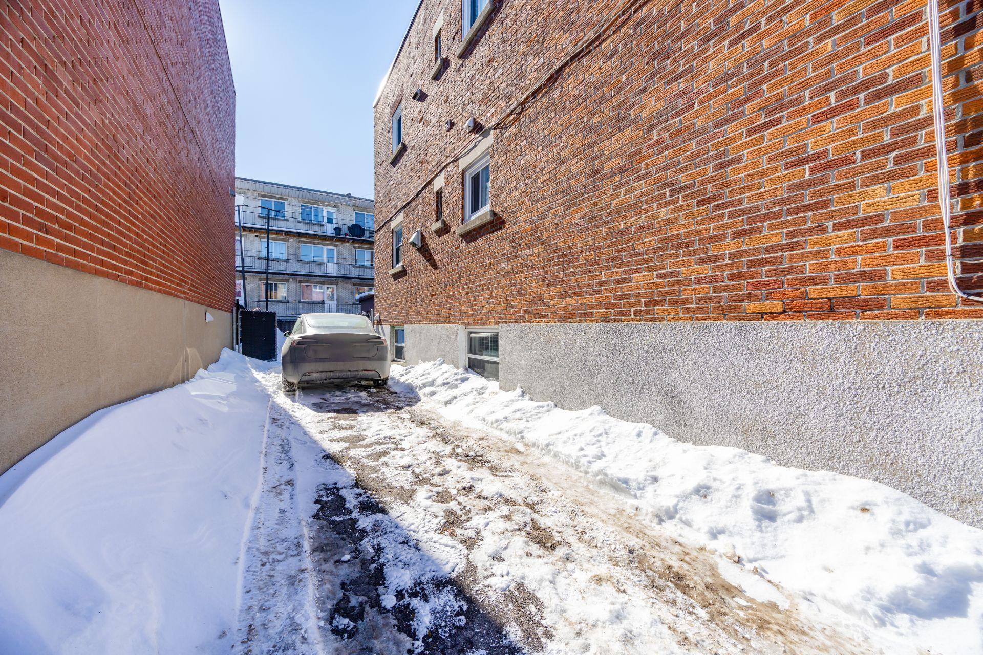 









6526

 - 6528


30e Avenue

,
Montréal (Rosemont/La Petite-Patrie),




QC
H1T3G6

