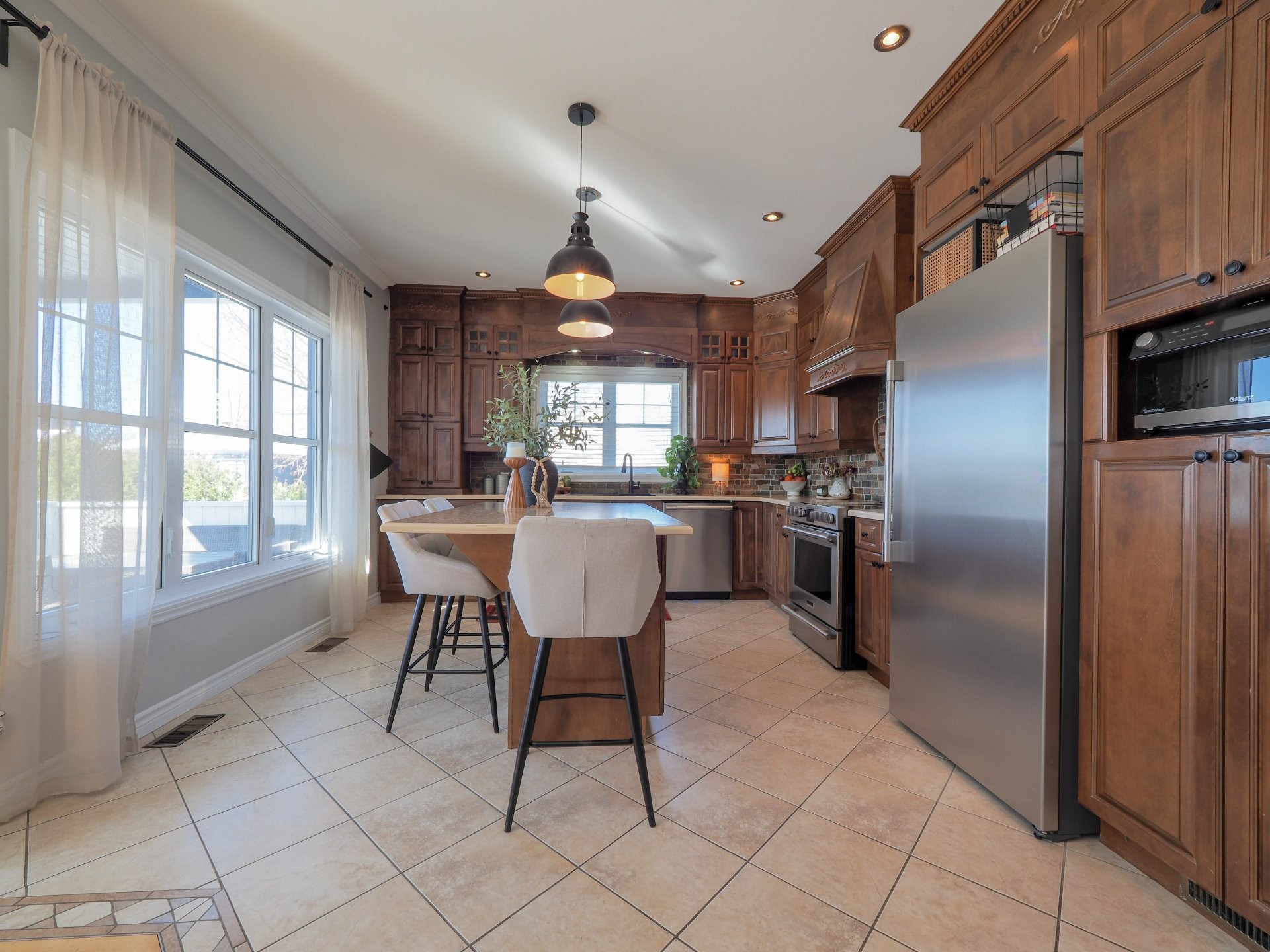 









255


Rue des Fuchsias

,
Trois-Rivières,




QC
G8V1N2

