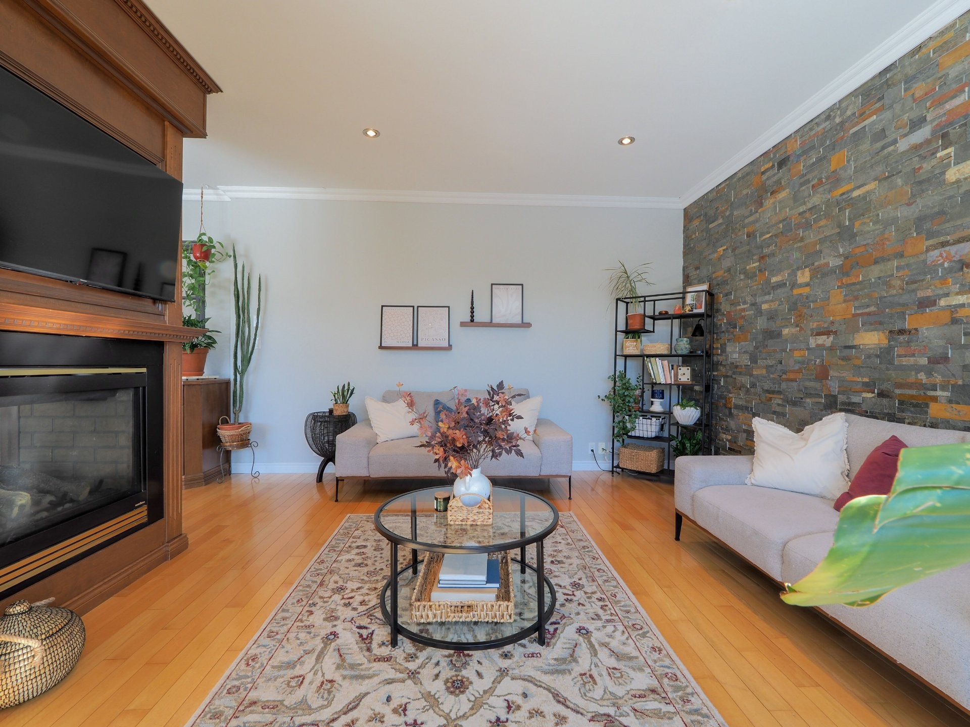 









255


Rue des Fuchsias

,
Trois-Rivières,




QC
G8V1N2

