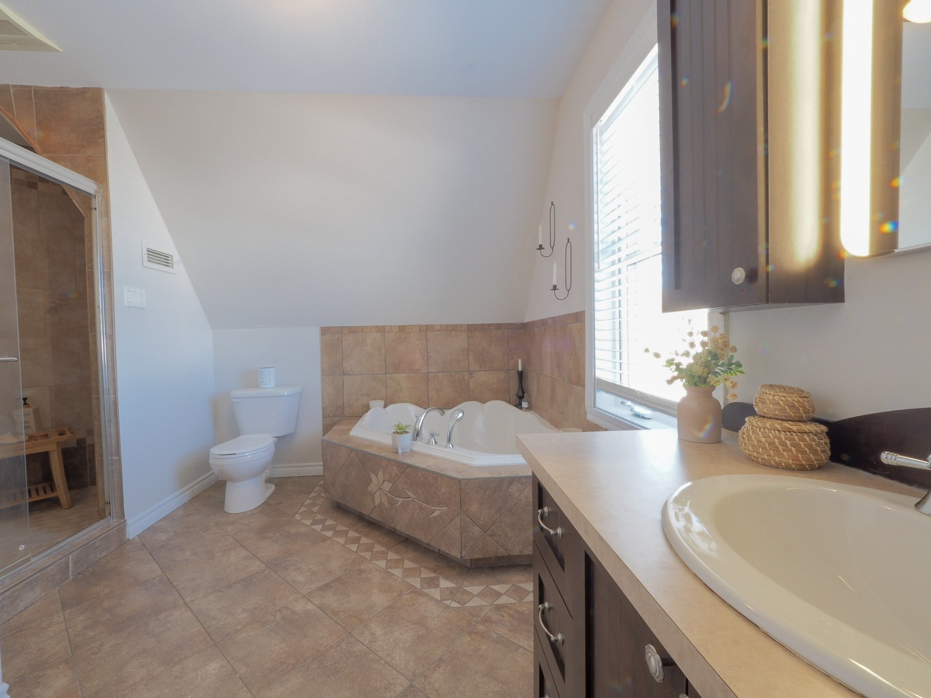 









255


Rue des Fuchsias

,
Trois-Rivières,




QC
G8V1N2

