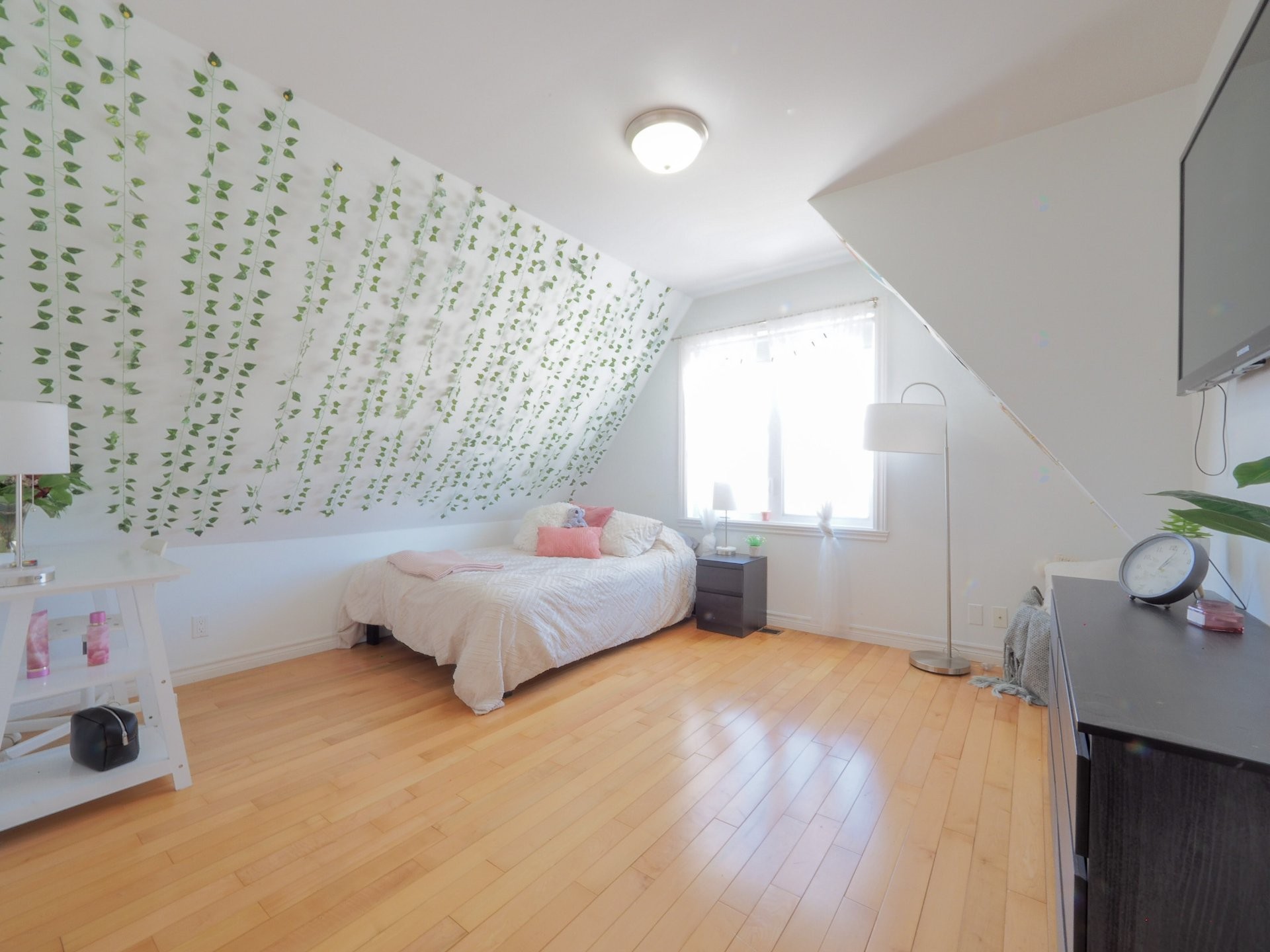 









255


Rue des Fuchsias

,
Trois-Rivières,




QC
G8V1N2

