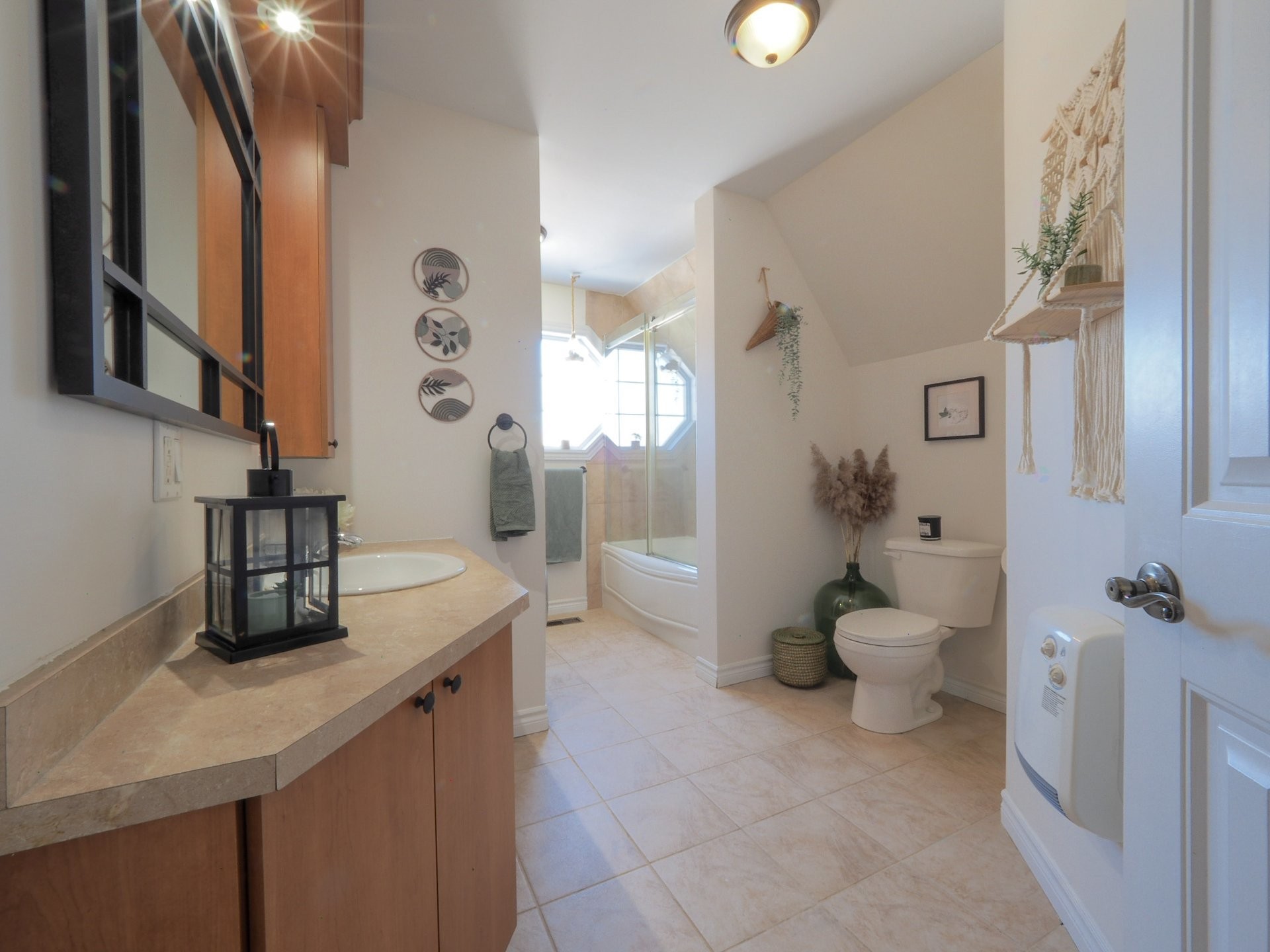 









255


Rue des Fuchsias

,
Trois-Rivières,




QC
G8V1N2

