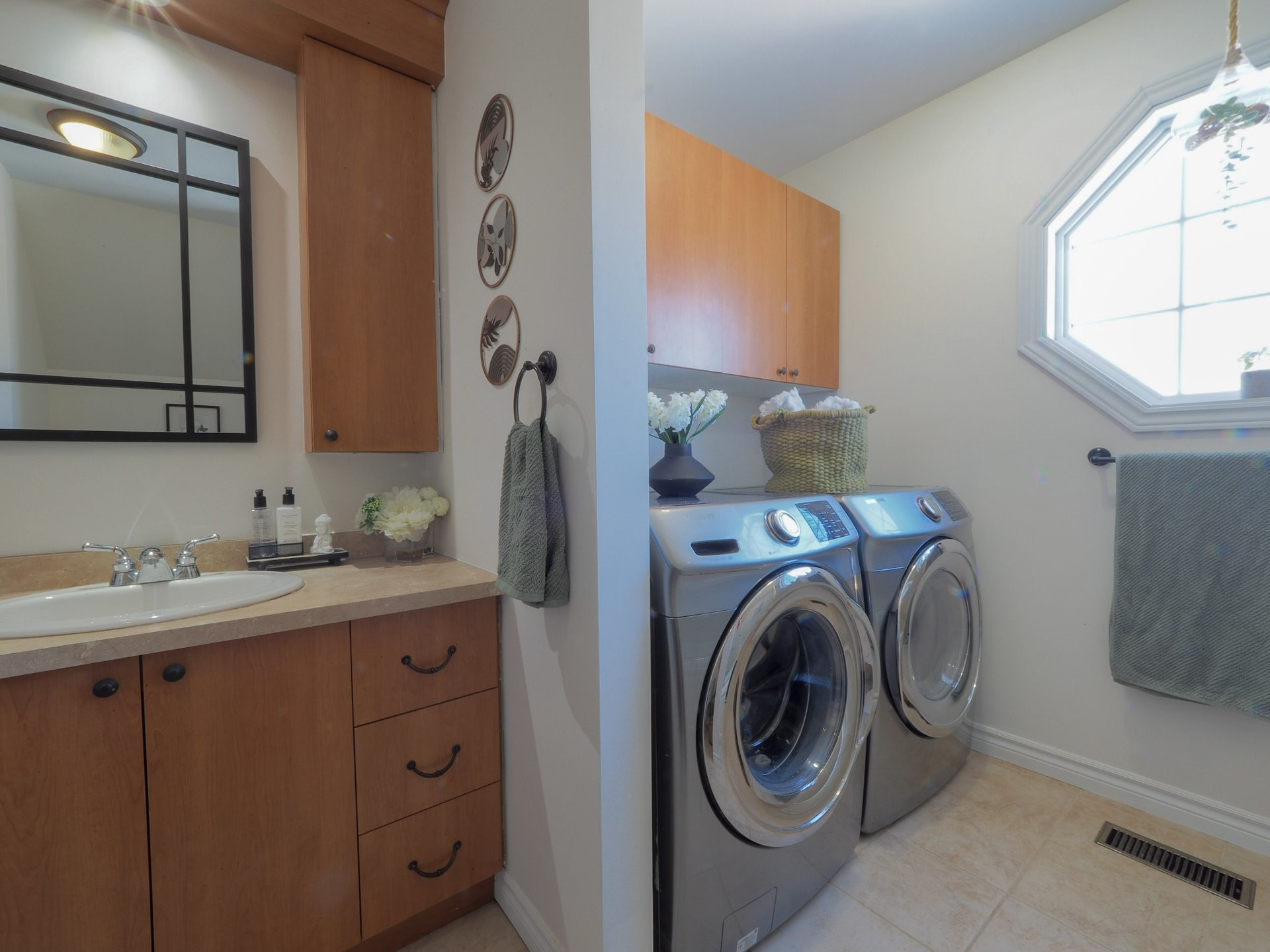 









255


Rue des Fuchsias

,
Trois-Rivières,




QC
G8V1N2

