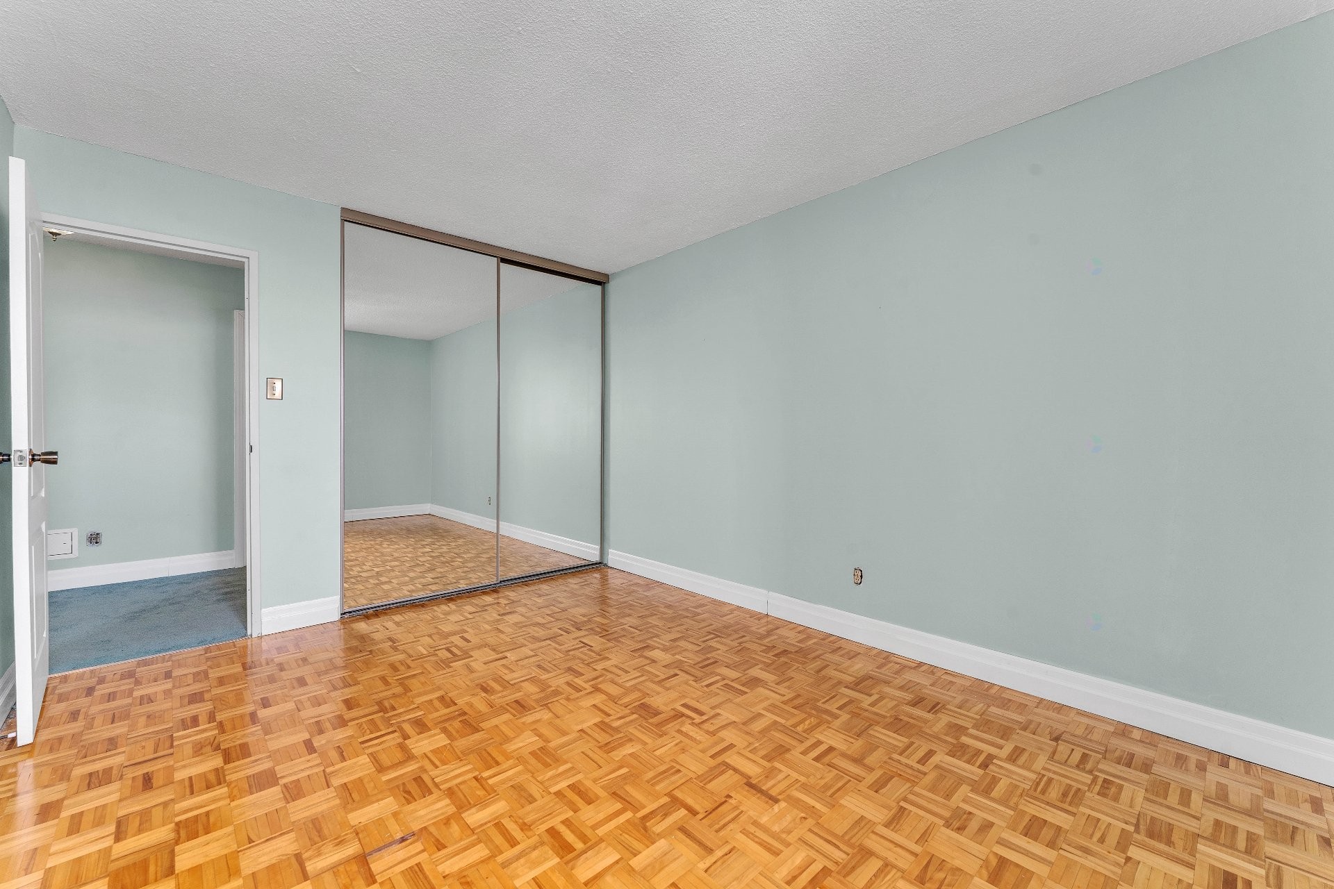 









285


Rue Laurier

, 1408,
Gatineau (Hull),




QC
J8X3W9

