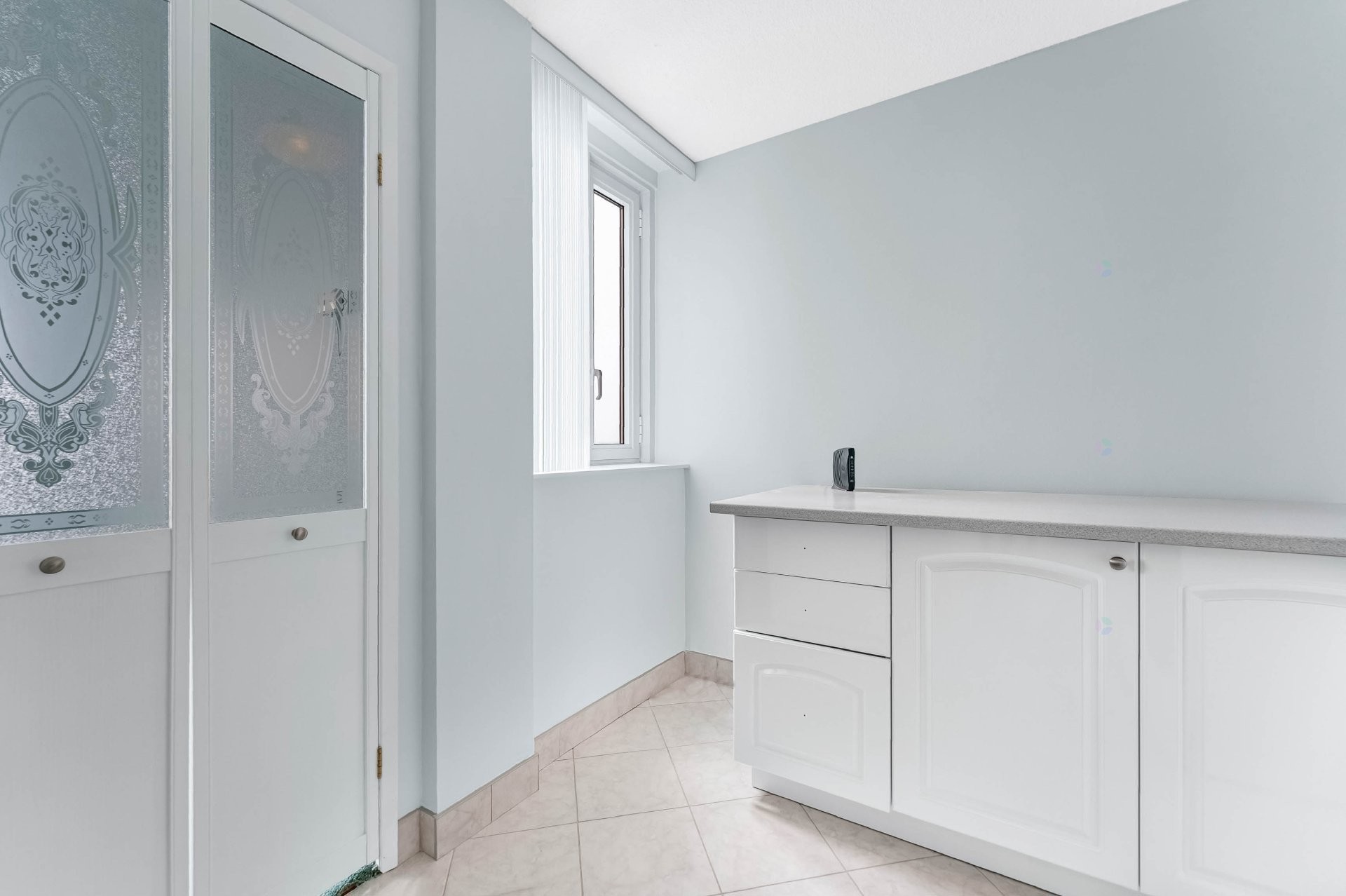 









285


Rue Laurier

, 1408,
Gatineau (Hull),




QC
J8X3W9

