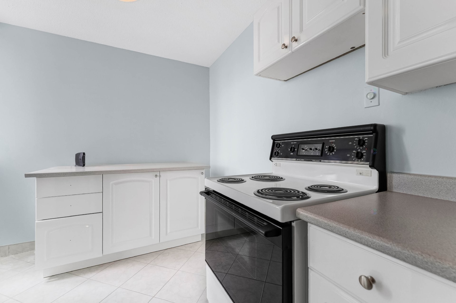 









285


Rue Laurier

, 1408,
Gatineau (Hull),




QC
J8X3W9

