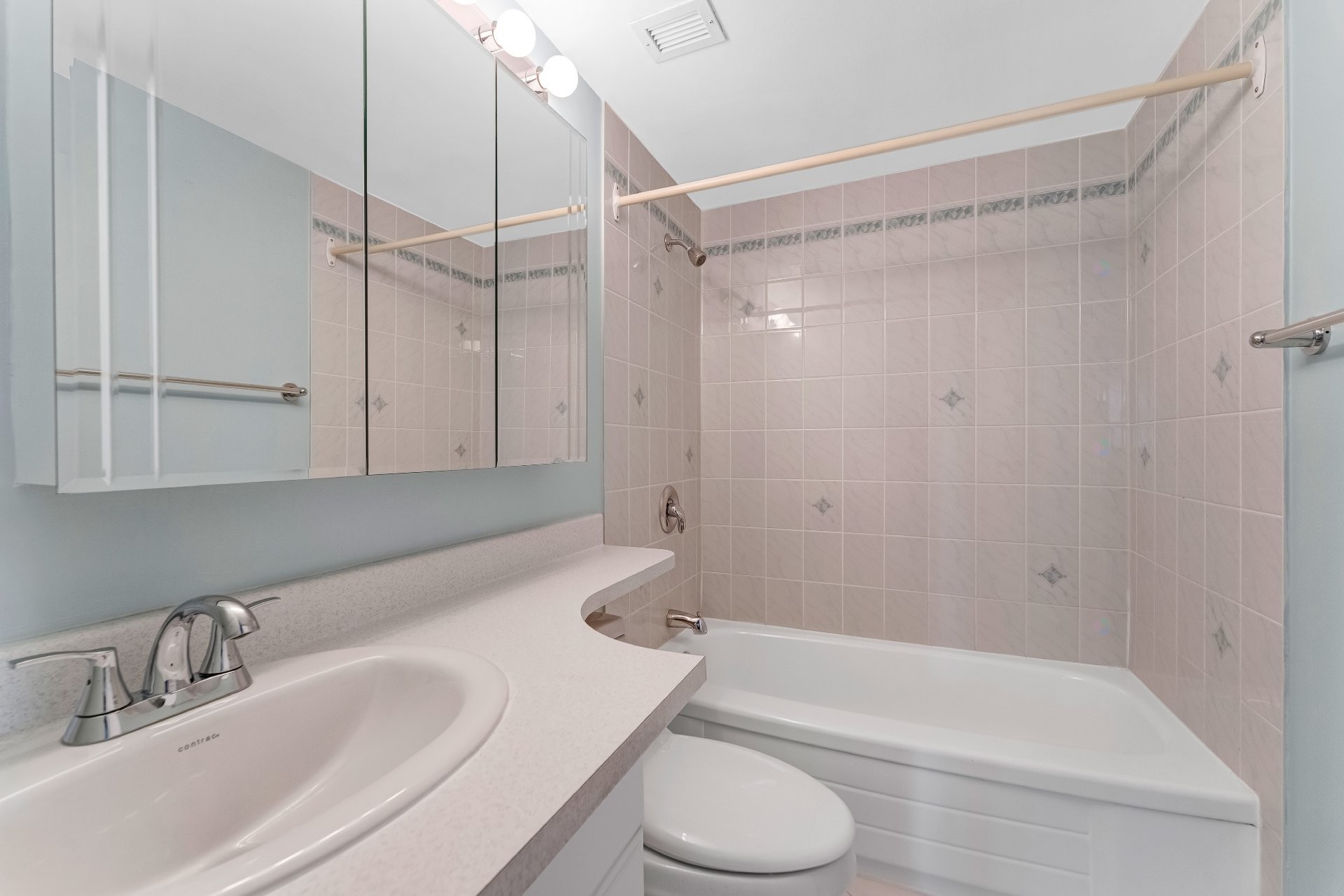 









285


Rue Laurier

, 1408,
Gatineau (Hull),




QC
J8X3W9

