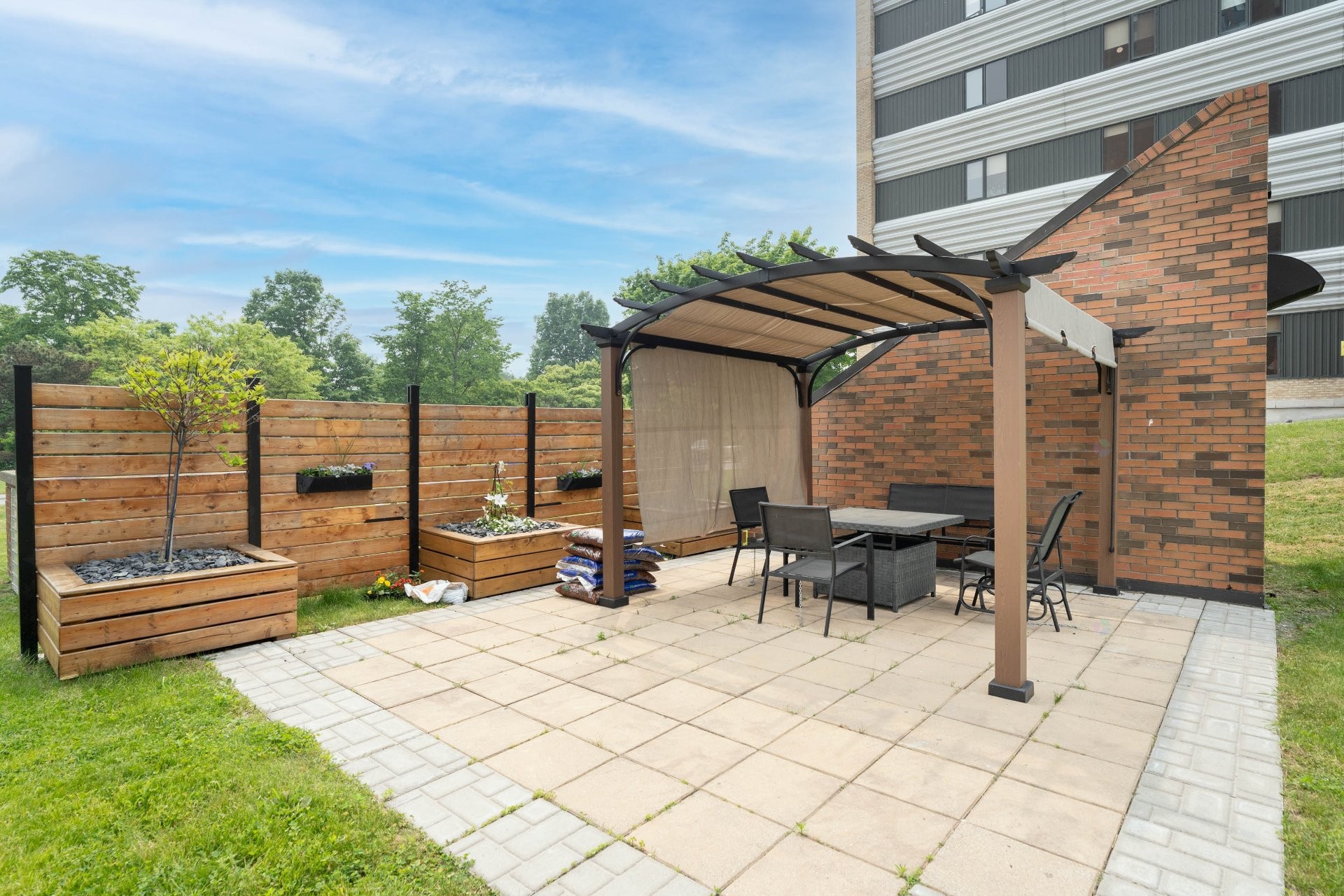 









285


Rue Laurier

, 1408,
Gatineau (Hull),




QC
J8X3W9

