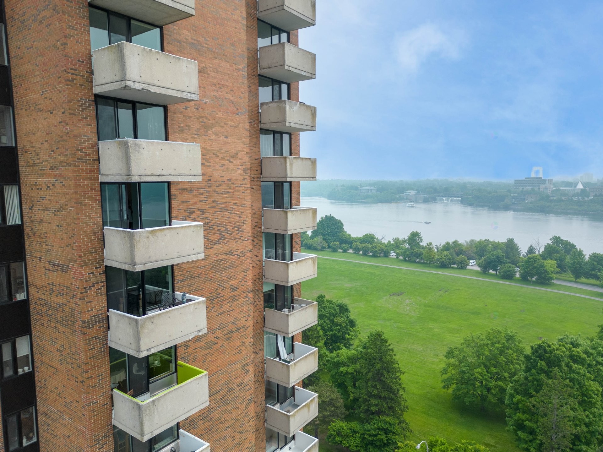 









285


Rue Laurier

, 1408,
Gatineau (Hull),




QC
J8X3W9

