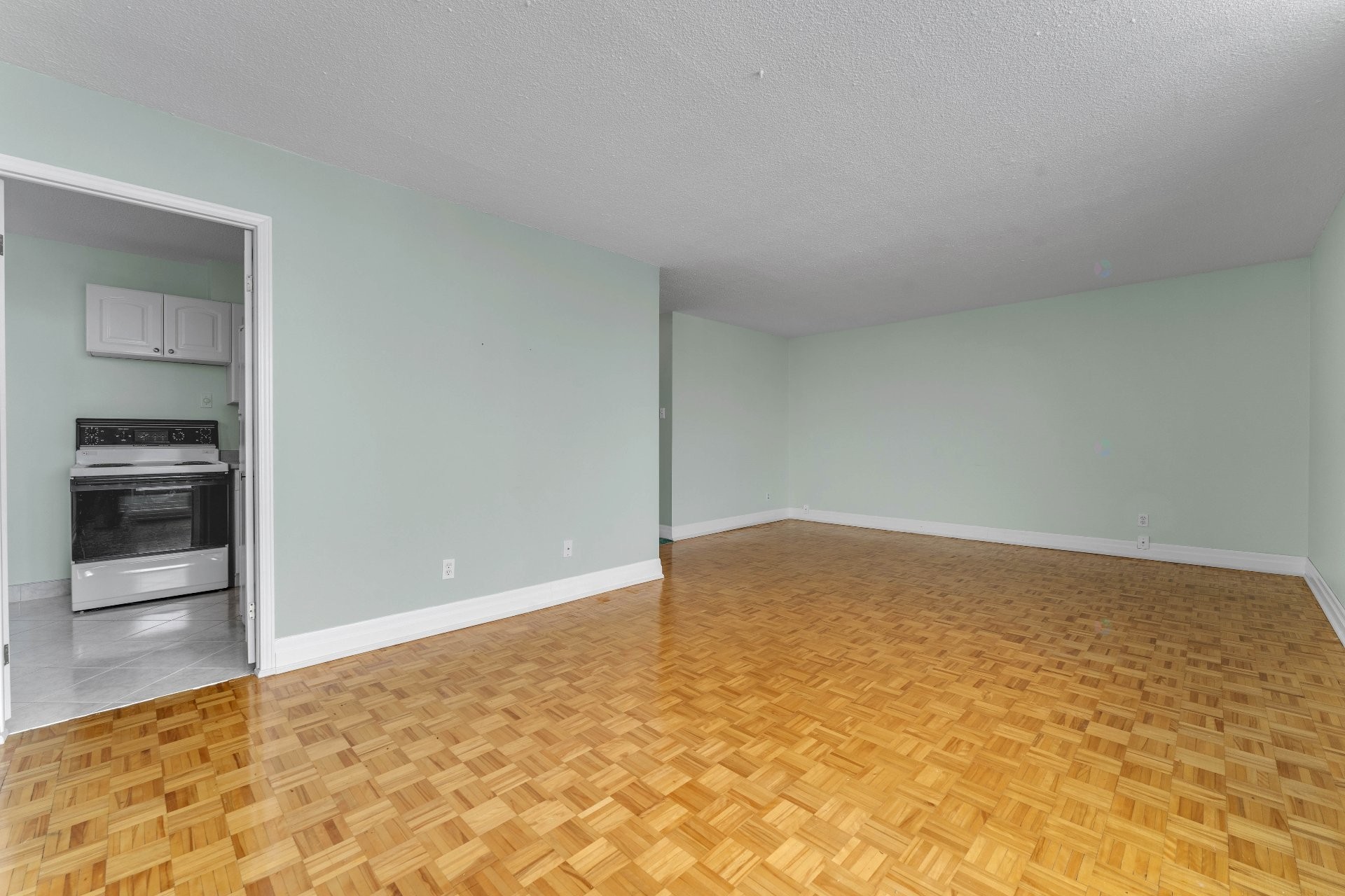 









285


Rue Laurier

, 1408,
Gatineau (Hull),




QC
J8X3W9

