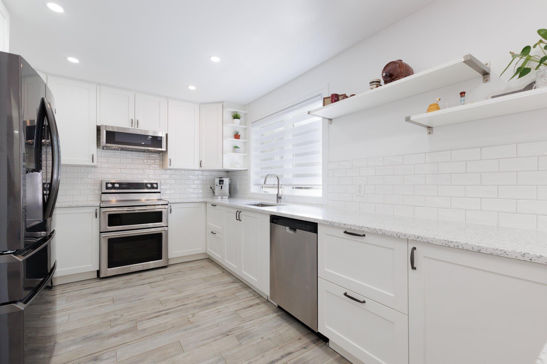 









19


8e Avenue

,
Laval (Auteuil),




QC
H7H2M2

