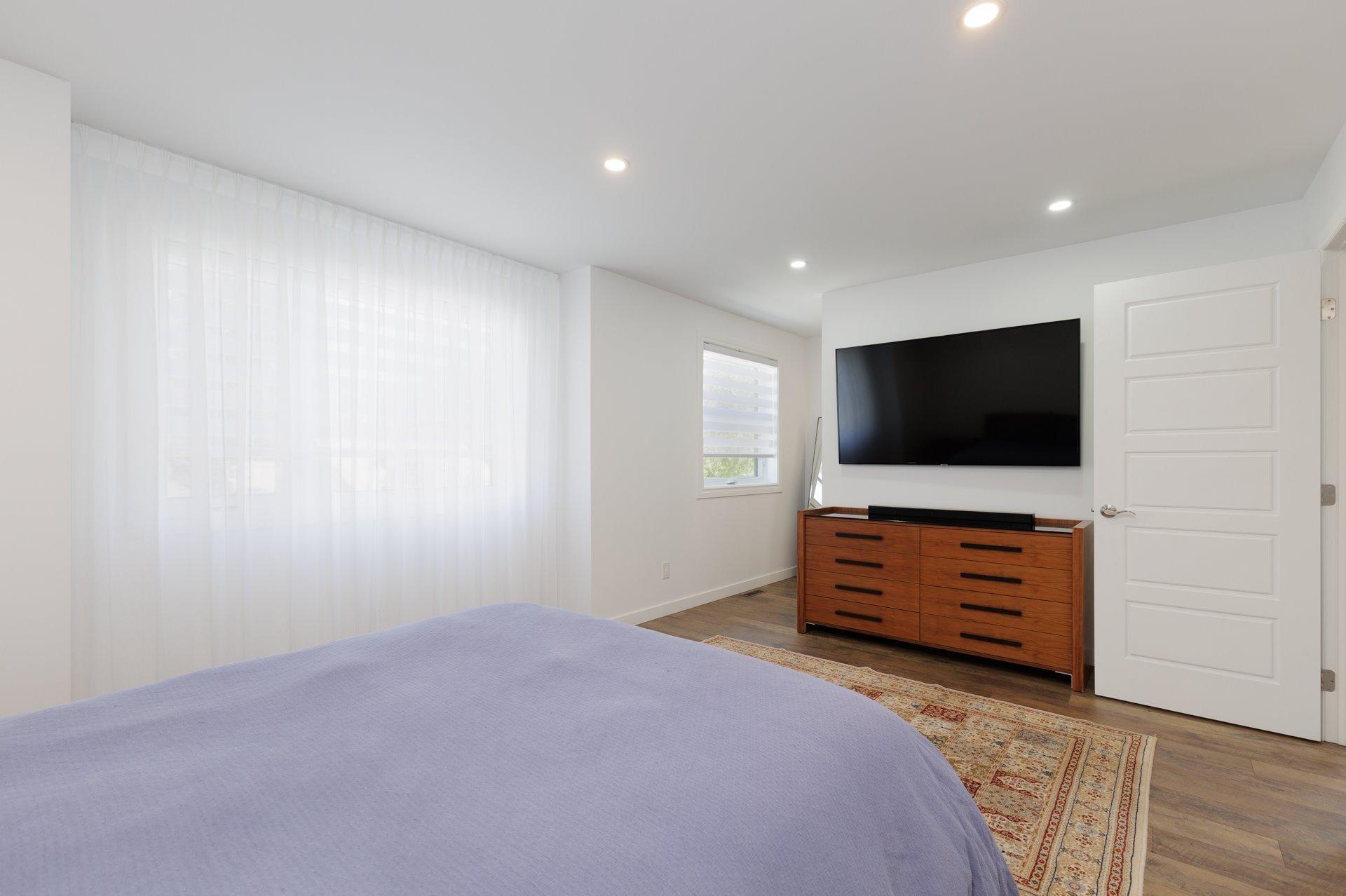 









19


8e Avenue

,
Laval (Auteuil),




QC
H7H2M2

