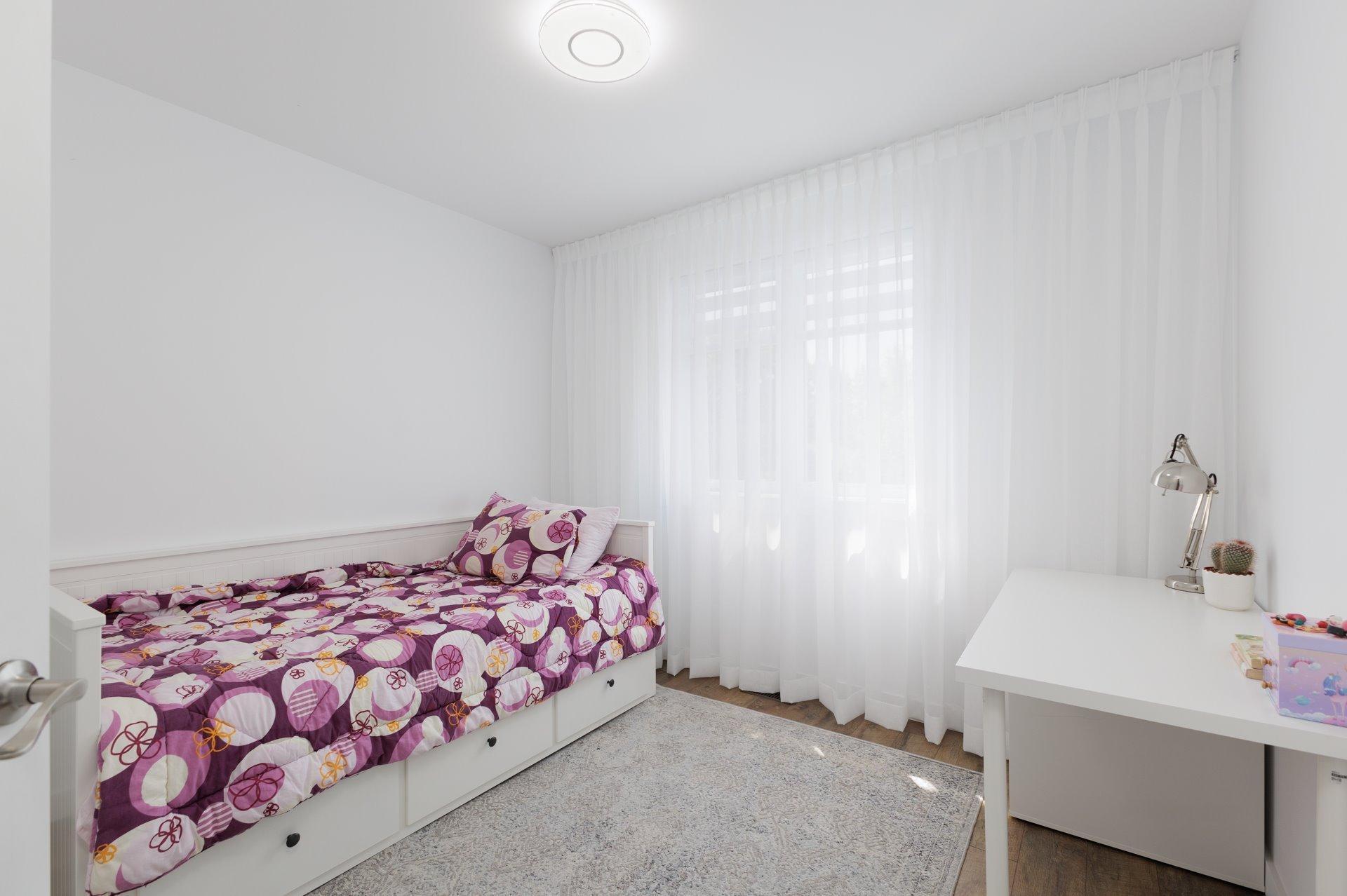 









19


8e Avenue

,
Laval (Auteuil),




QC
H7H2M2

