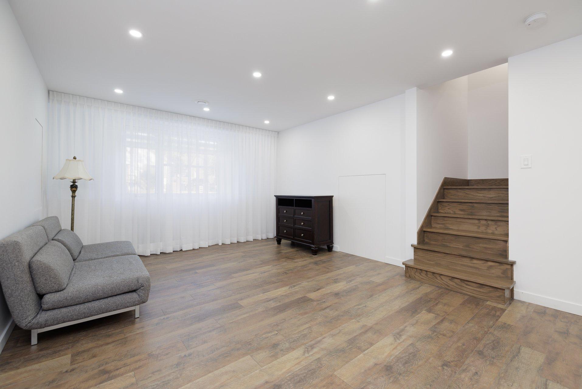 









19


8e Avenue

,
Laval (Auteuil),




QC
H7H2M2

