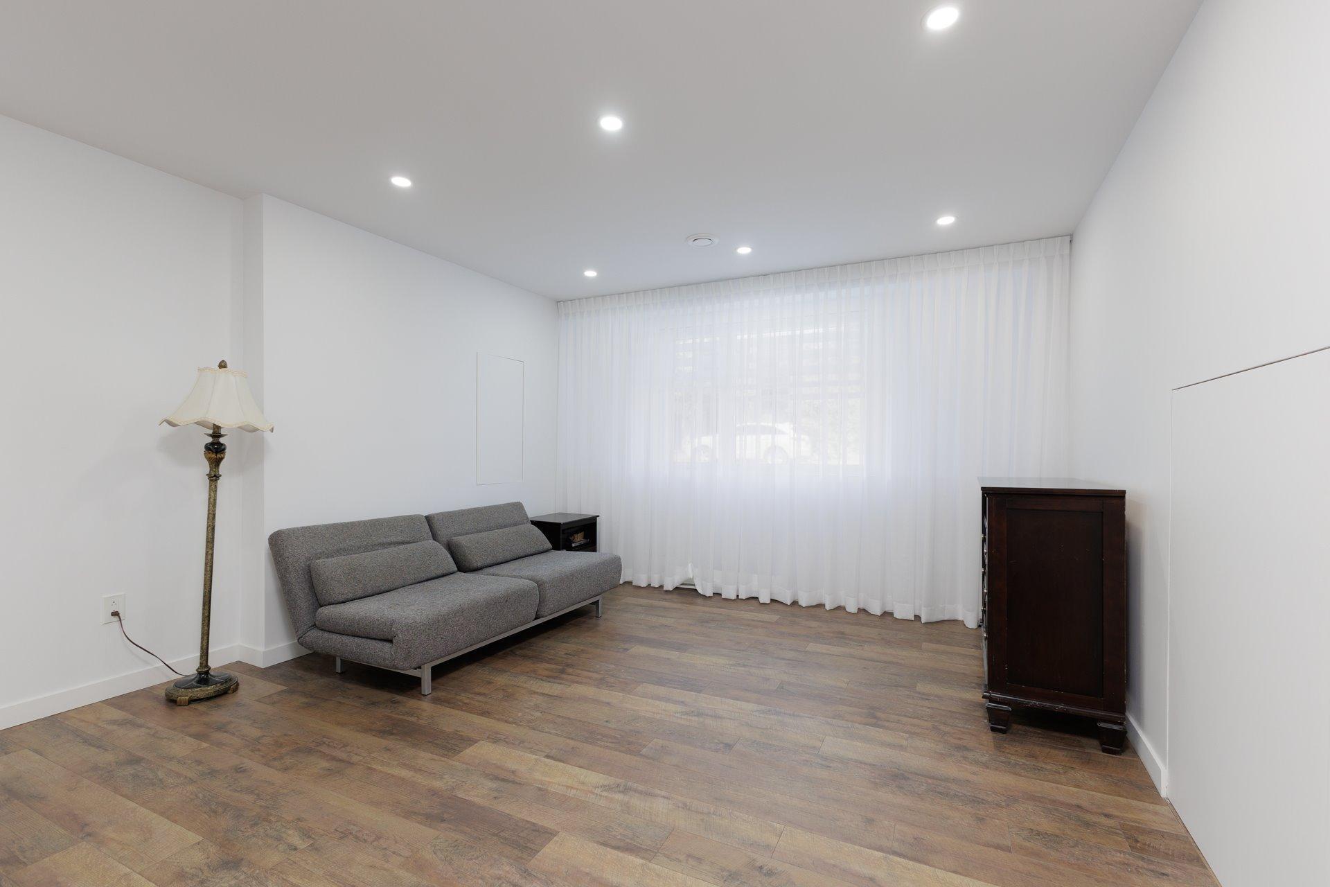 









19


8e Avenue

,
Laval (Auteuil),




QC
H7H2M2

