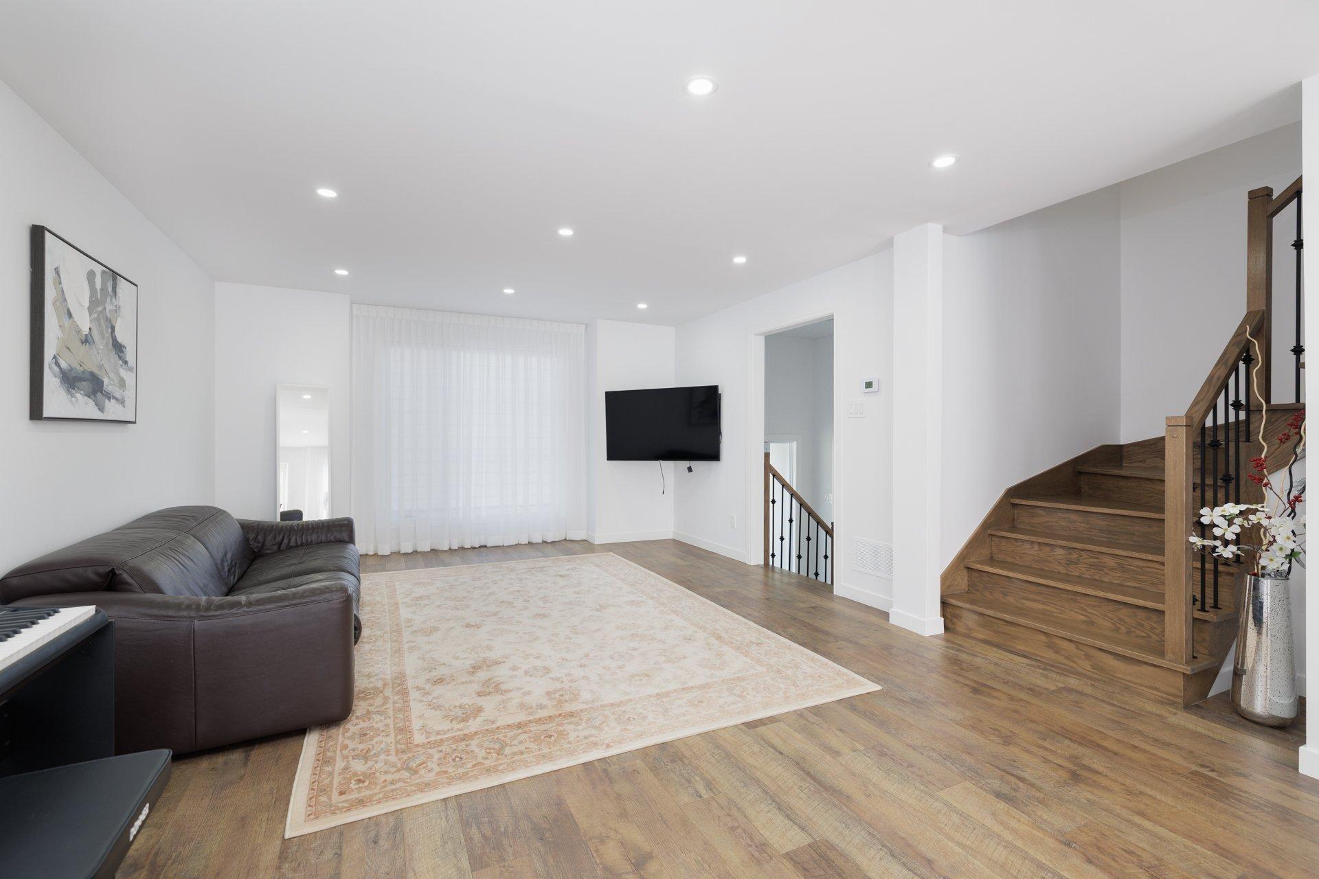 









19


8e Avenue

,
Laval (Auteuil),




QC
H7H2M2

