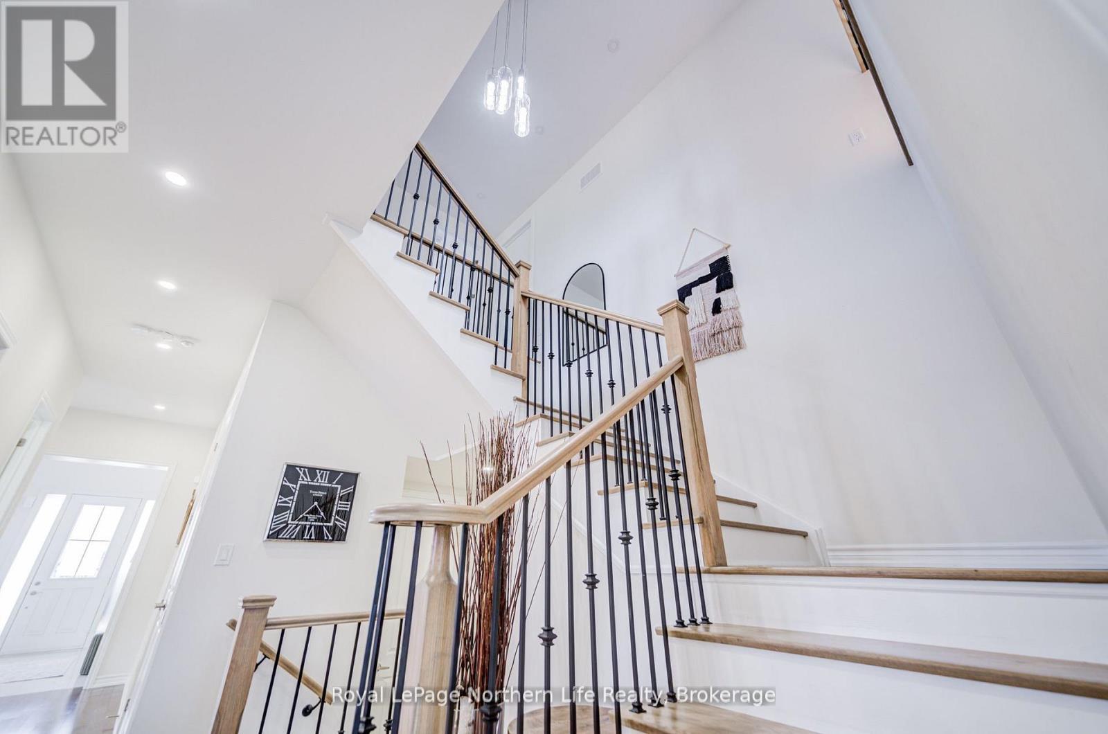 












259 DANNY WHEELER BOULEVARD

,
Georgina (Keswick North),




Ontario
L4P0J9

