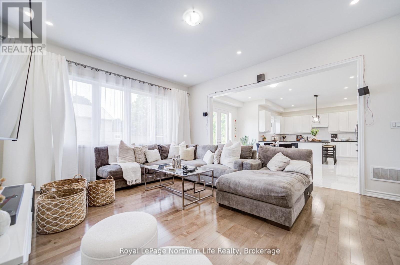 












259 DANNY WHEELER BOULEVARD

,
Georgina (Keswick North),




Ontario
L4P0J9

