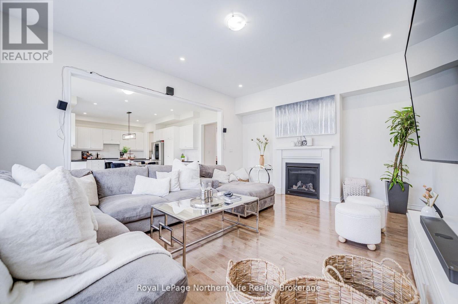 












259 DANNY WHEELER BOULEVARD

,
Georgina (Keswick North),




Ontario
L4P0J9

