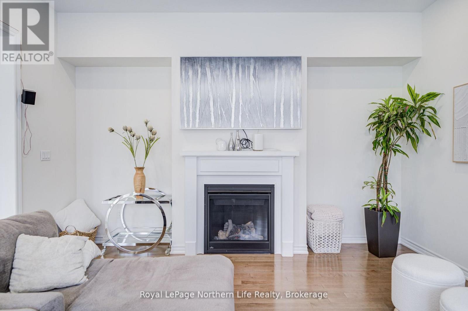 












259 DANNY WHEELER BOULEVARD

,
Georgina (Keswick North),




Ontario
L4P0J9

