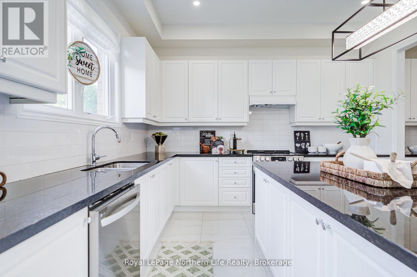 












259 DANNY WHEELER BOULEVARD

,
Georgina (Keswick North),




Ontario
L4P0J9

