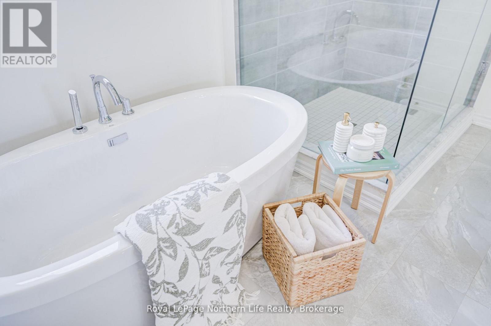 












259 DANNY WHEELER BOULEVARD

,
Georgina (Keswick North),




Ontario
L4P0J9

