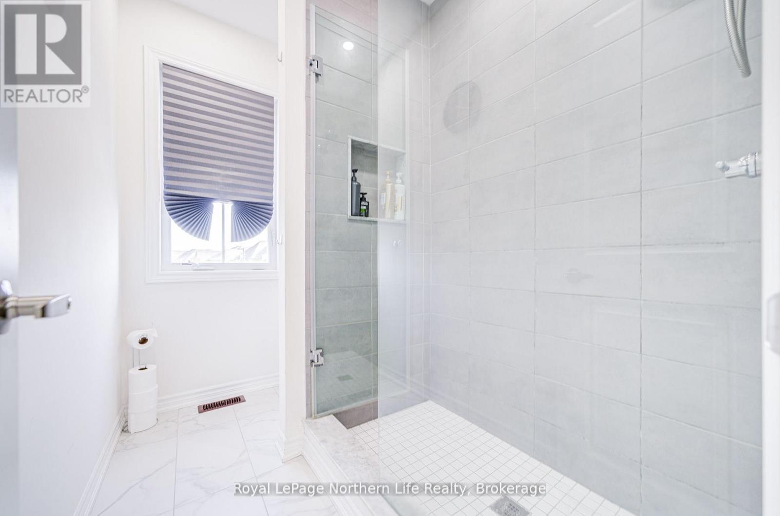 












259 DANNY WHEELER BOULEVARD

,
Georgina (Keswick North),




Ontario
L4P0J9

