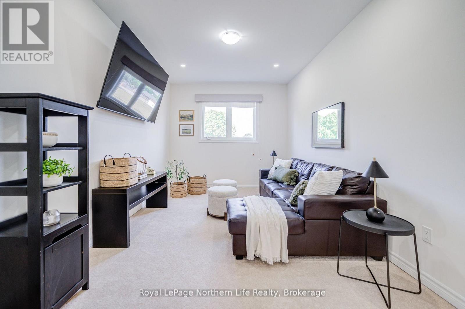 












259 DANNY WHEELER BOULEVARD

,
Georgina (Keswick North),




Ontario
L4P0J9

