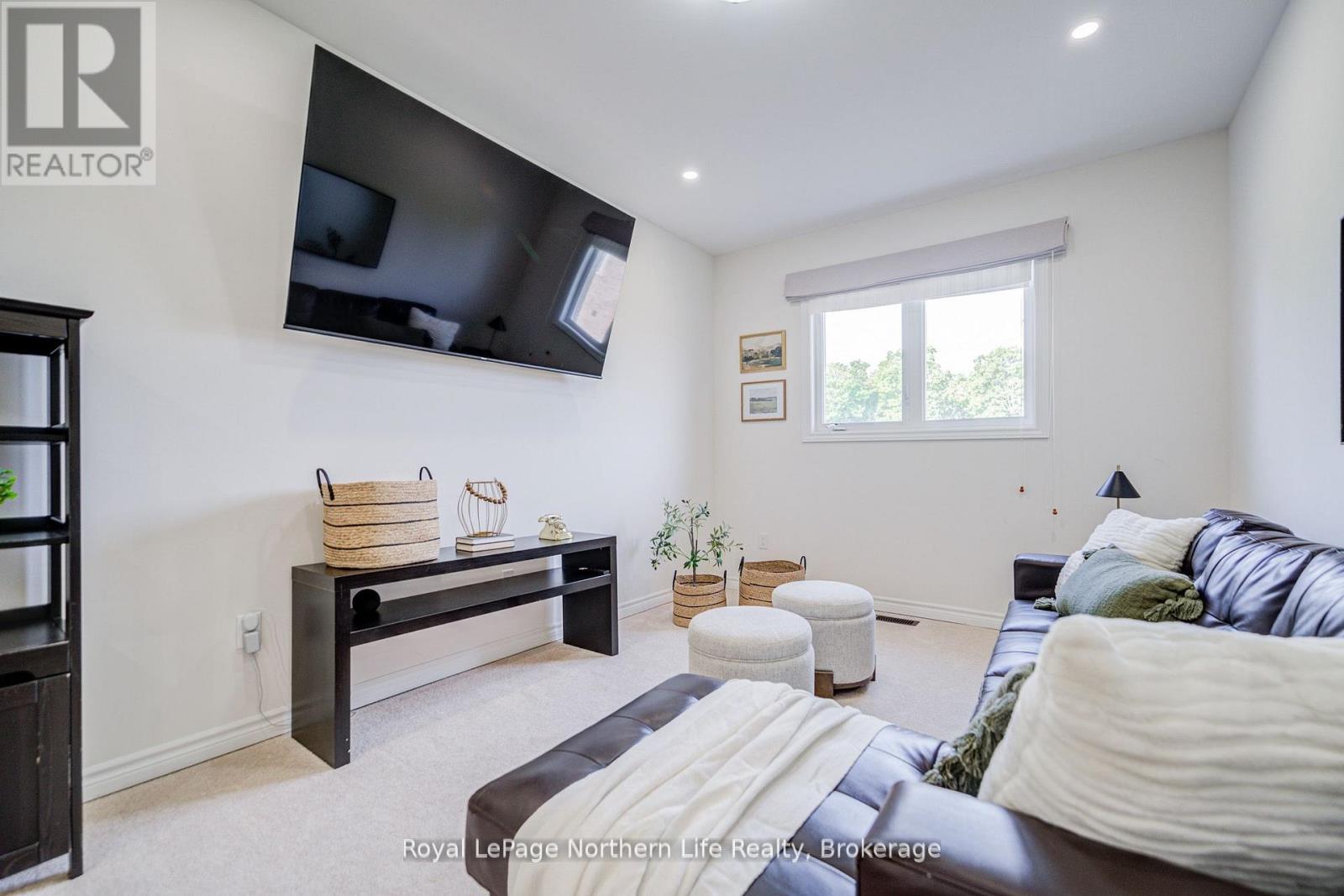 












259 DANNY WHEELER BOULEVARD

,
Georgina (Keswick North),




Ontario
L4P0J9

