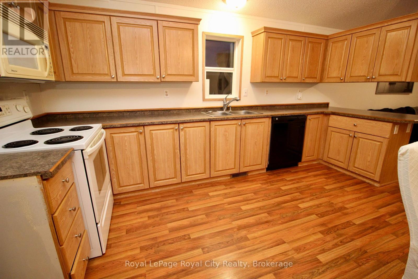 












6 OLYMPIA AVENUE

,
Puslinch,




Ontario
N0B2C0

