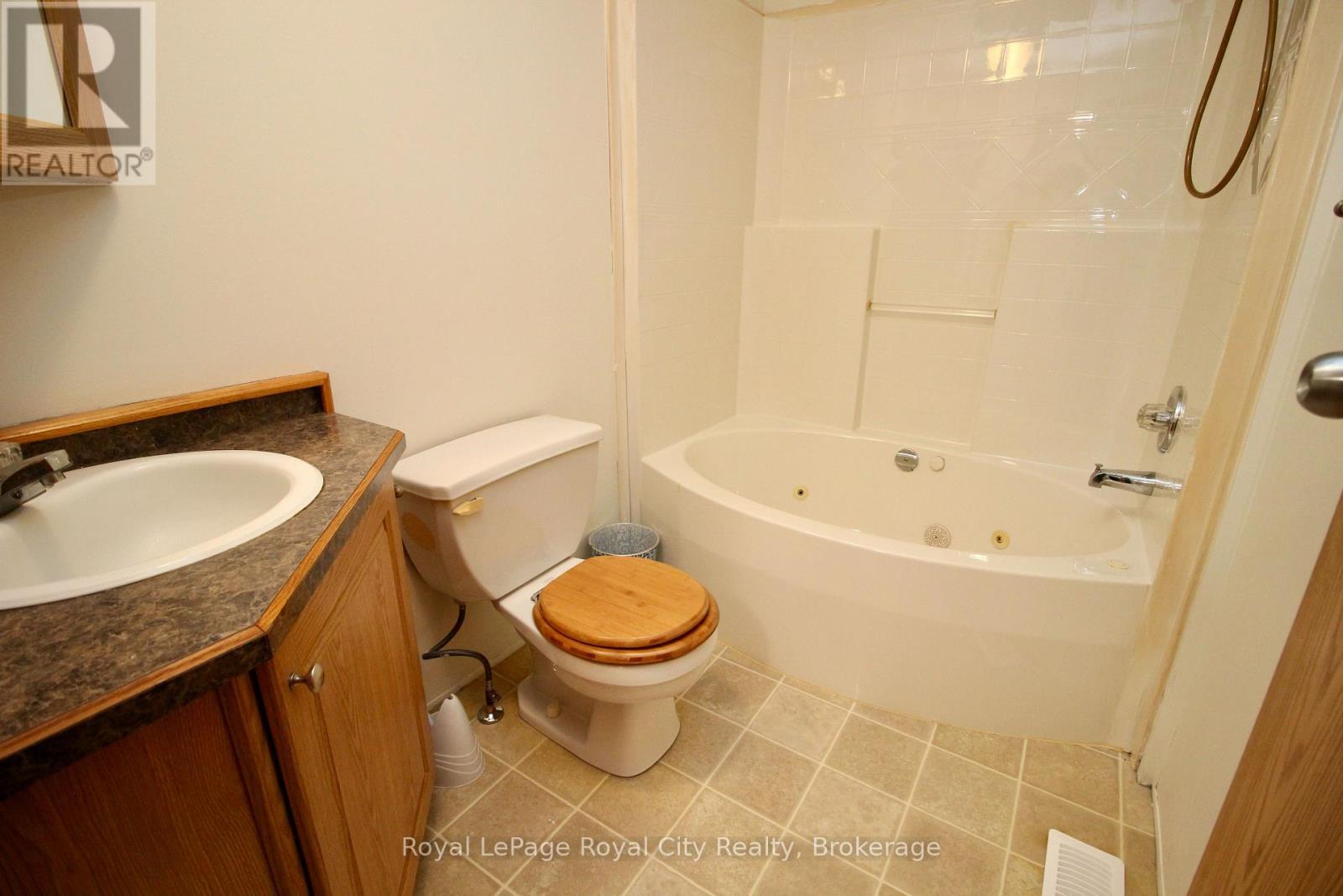 












6 OLYMPIA AVENUE

,
Puslinch,




Ontario
N0B2C0

