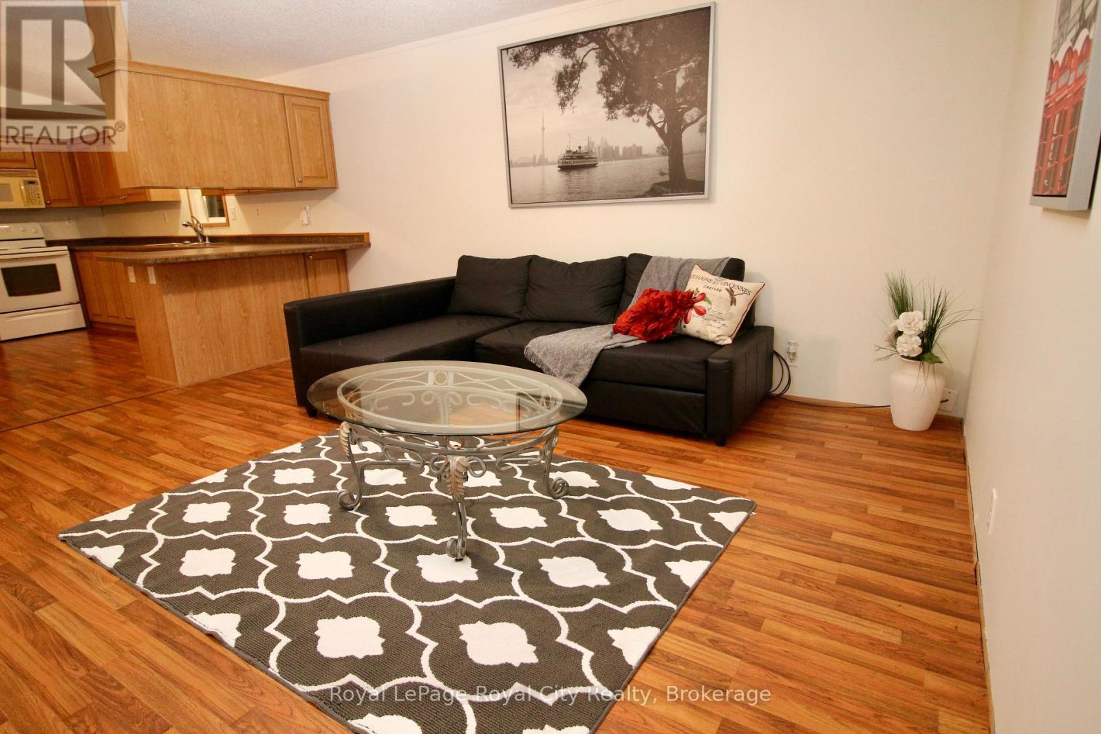 












6 OLYMPIA AVENUE

,
Puslinch,




Ontario
N0B2C0

