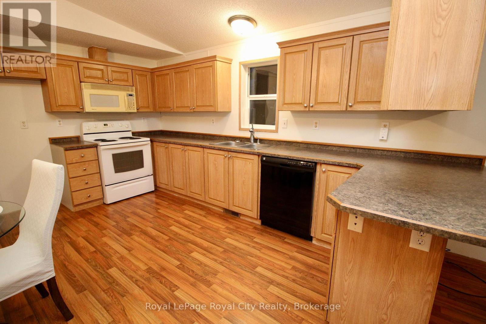 












6 OLYMPIA AVENUE

,
Puslinch,




Ontario
N0B2C0

