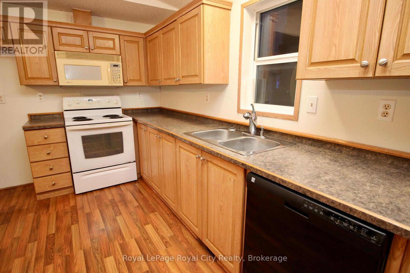 












6 OLYMPIA AVENUE

,
Puslinch,




Ontario
N0B2C0


