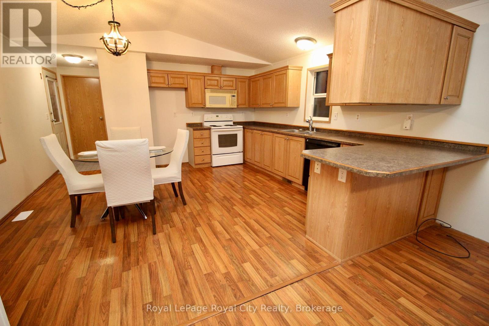 












6 OLYMPIA AVENUE

,
Puslinch,




Ontario
N0B2C0

