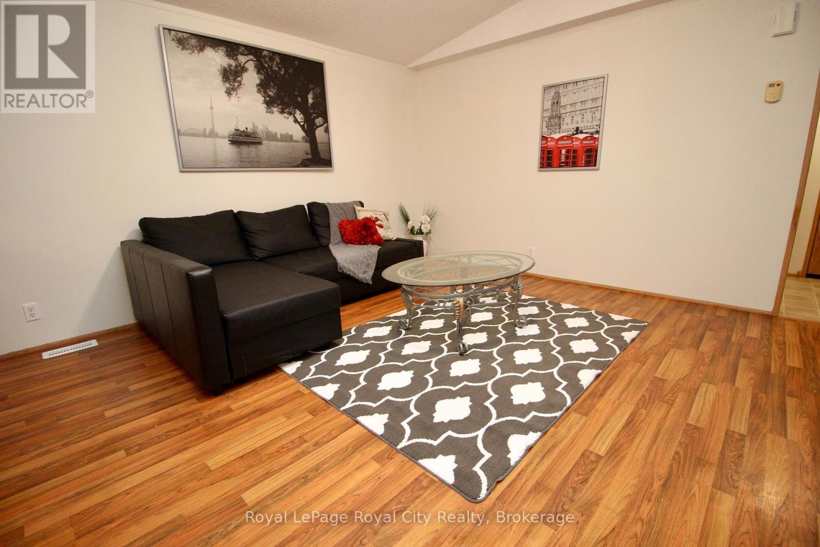 












6 OLYMPIA AVENUE

,
Puslinch,




Ontario
N0B2C0

