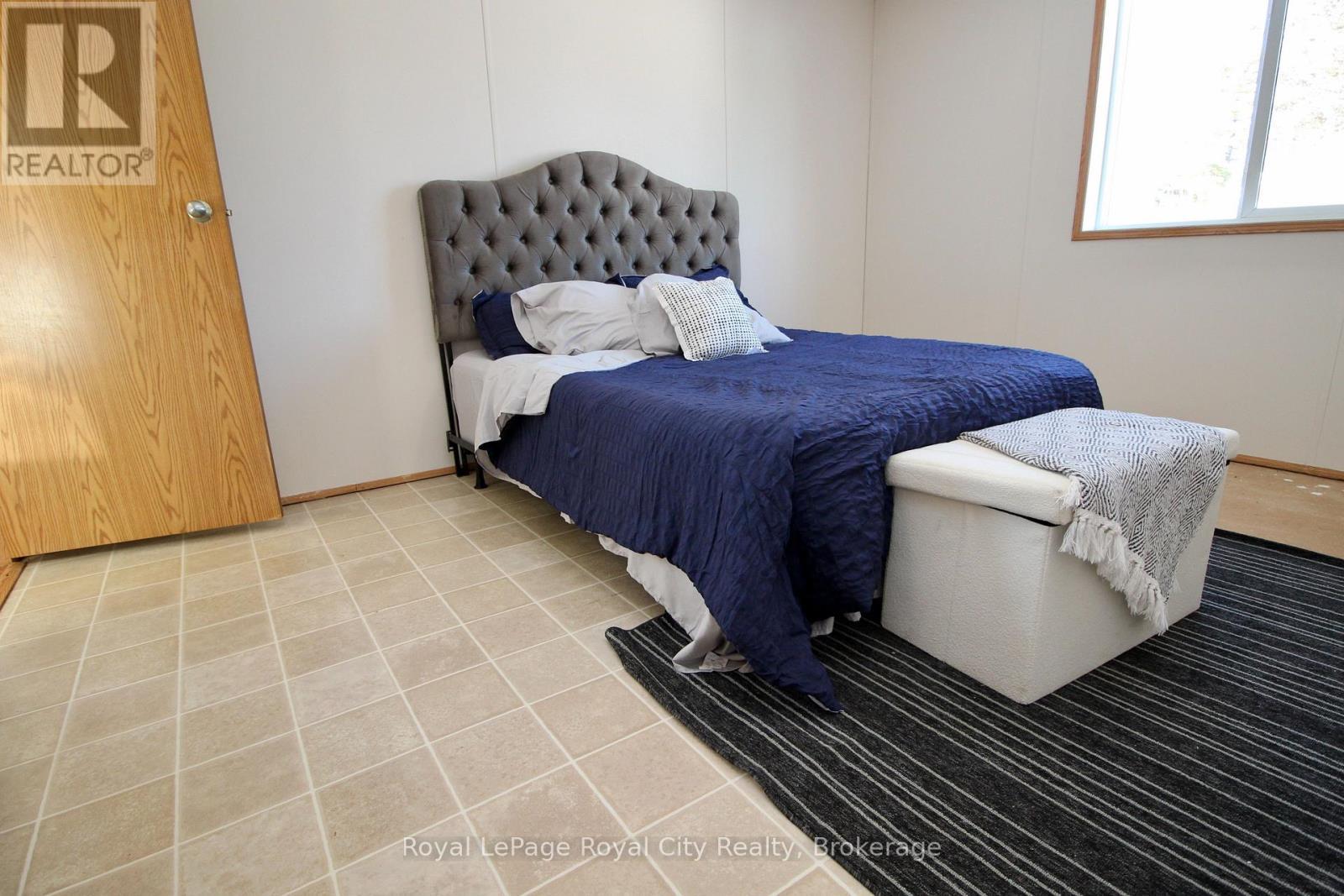 












6 OLYMPIA AVENUE

,
Puslinch,




Ontario
N0B2C0

