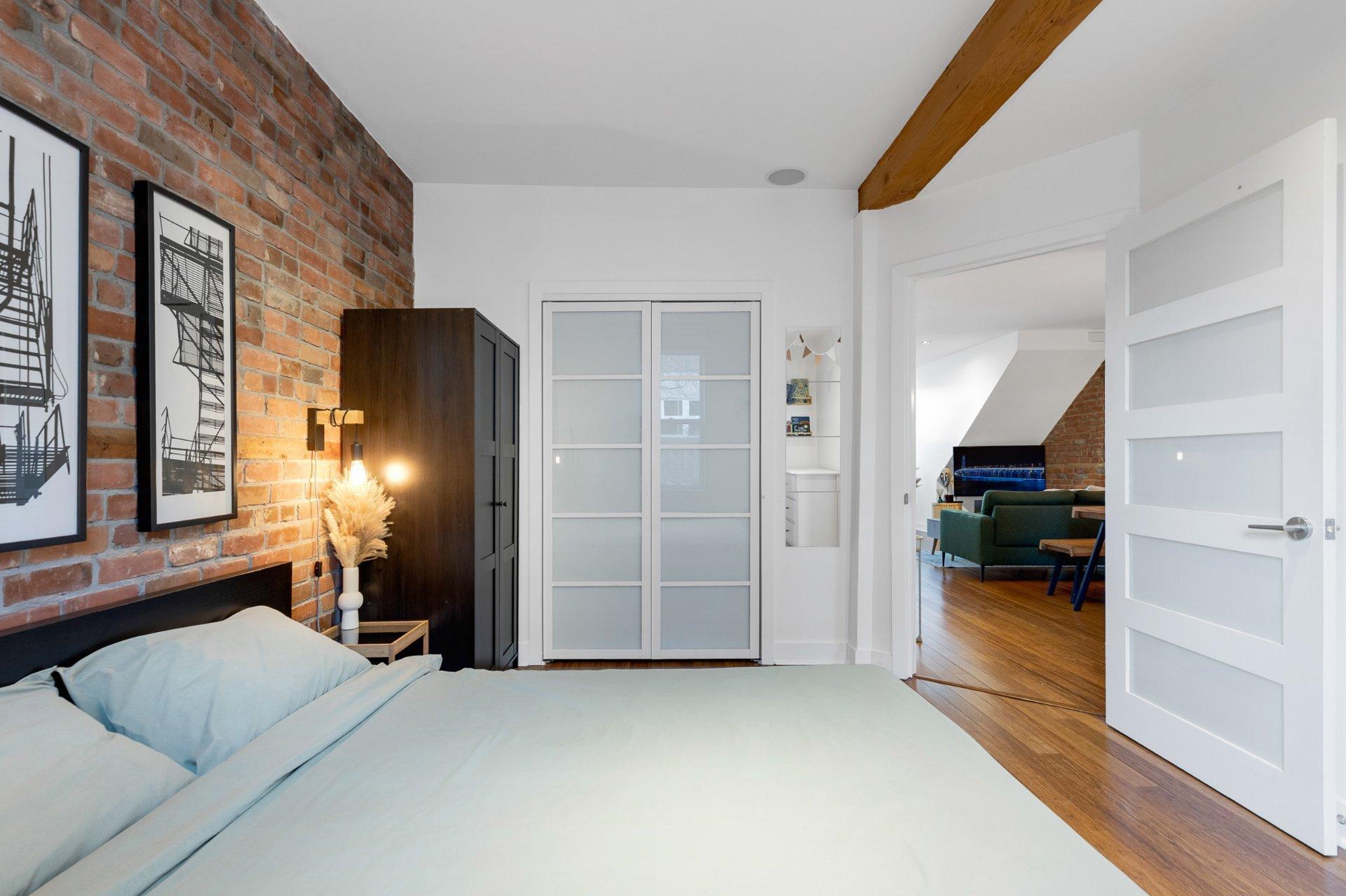 









2190


Rue Harmony

,
Montréal (Ville-Marie),




QC
H2K3P9

