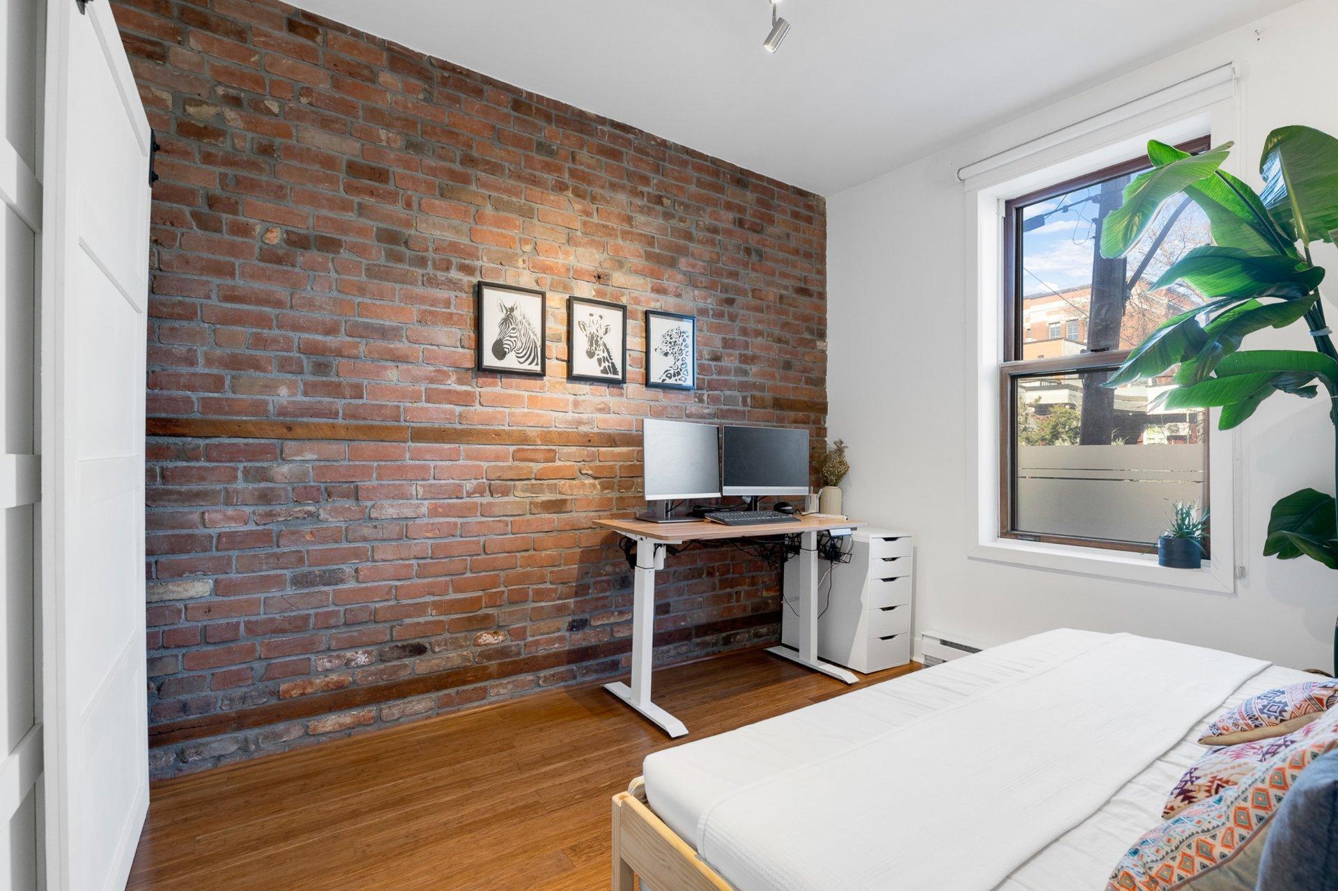 









2190


Rue Harmony

,
Montréal (Ville-Marie),




QC
H2K3P9

