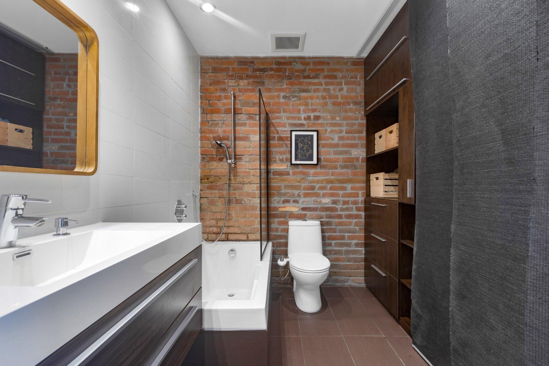 









2190


Rue Harmony

,
Montréal (Ville-Marie),




QC
H2K3P9

