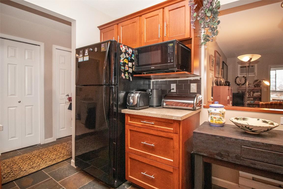 









945


Lawrence

Avenue, 307,
Kelowna,




BC
V1Y 6M3

