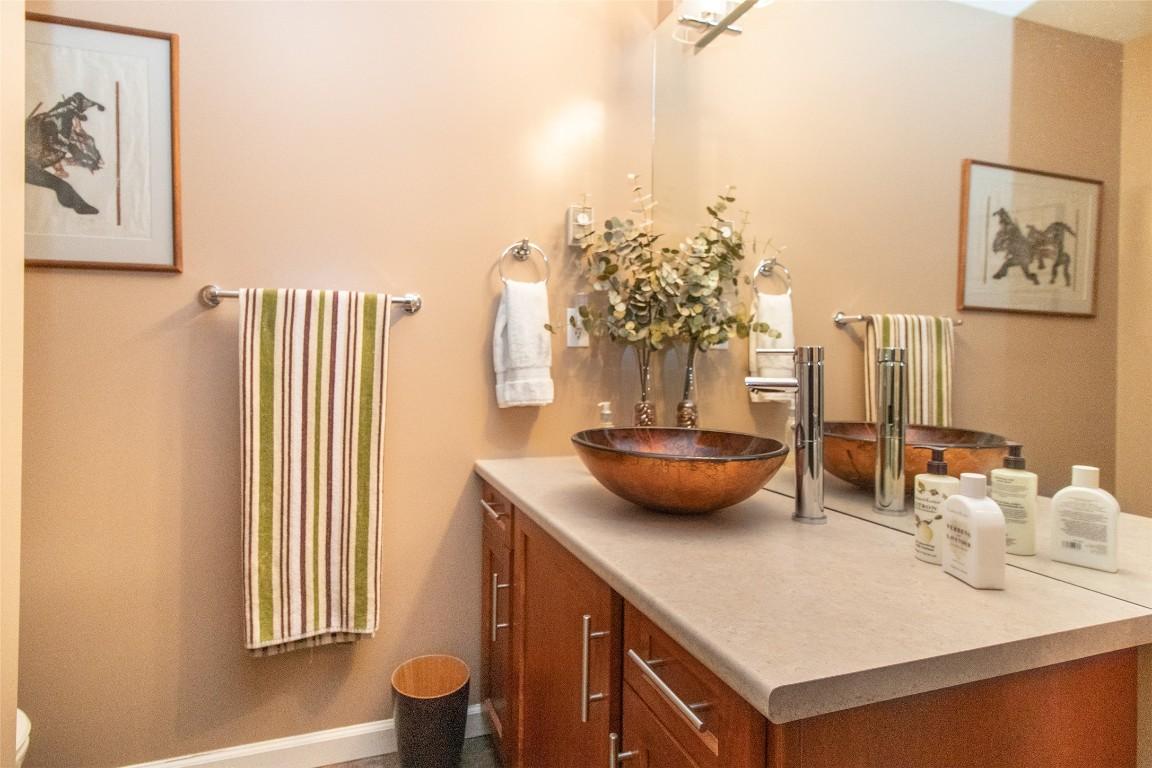 









945


Lawrence

Avenue, 307,
Kelowna,




BC
V1Y 6M3

