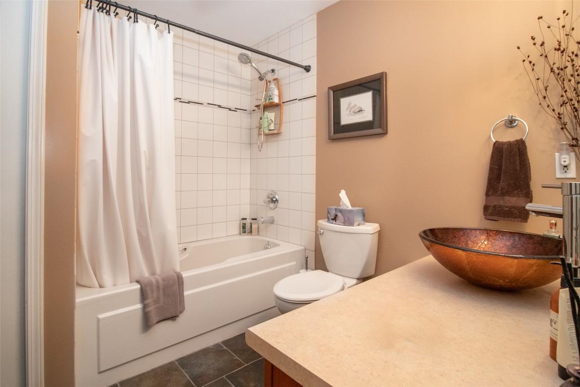 









945


Lawrence

Avenue, 307,
Kelowna,




BC
V1Y 6M3

