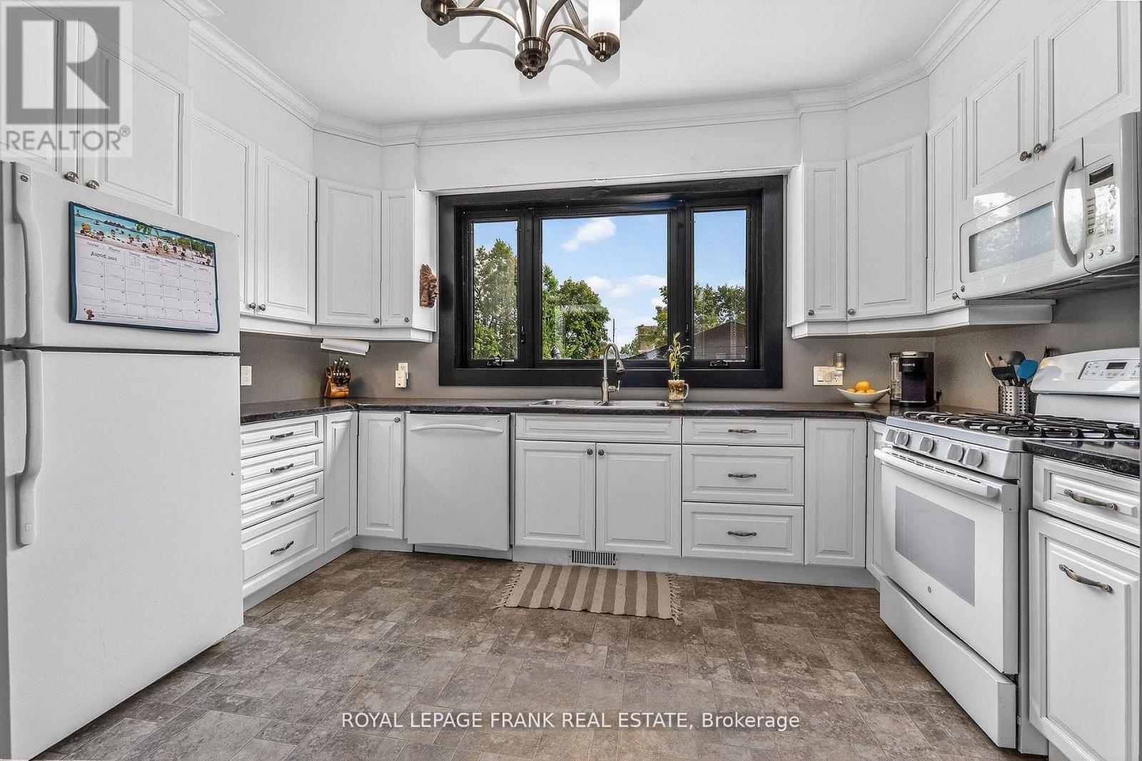 












69 PEEL STREET

,
Kawartha Lakes (Lindsay),




Ontario
K9V3M5

