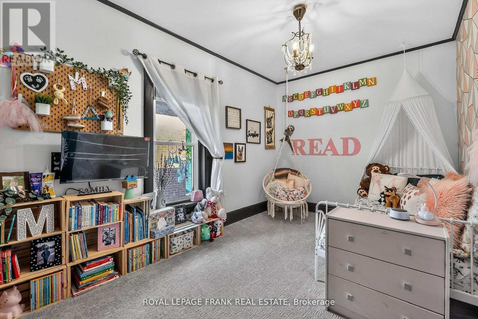 












69 PEEL STREET

,
Kawartha Lakes (Lindsay),




Ontario
K9V3M5

