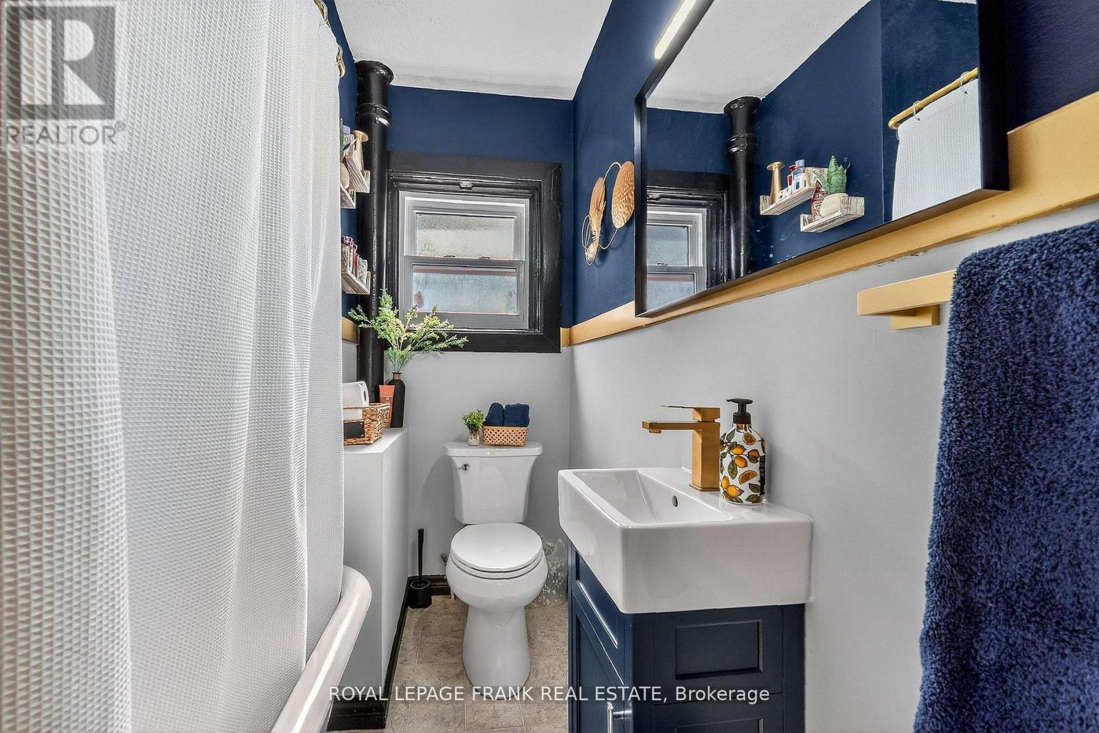 












69 PEEL STREET

,
Kawartha Lakes (Lindsay),




Ontario
K9V3M5

