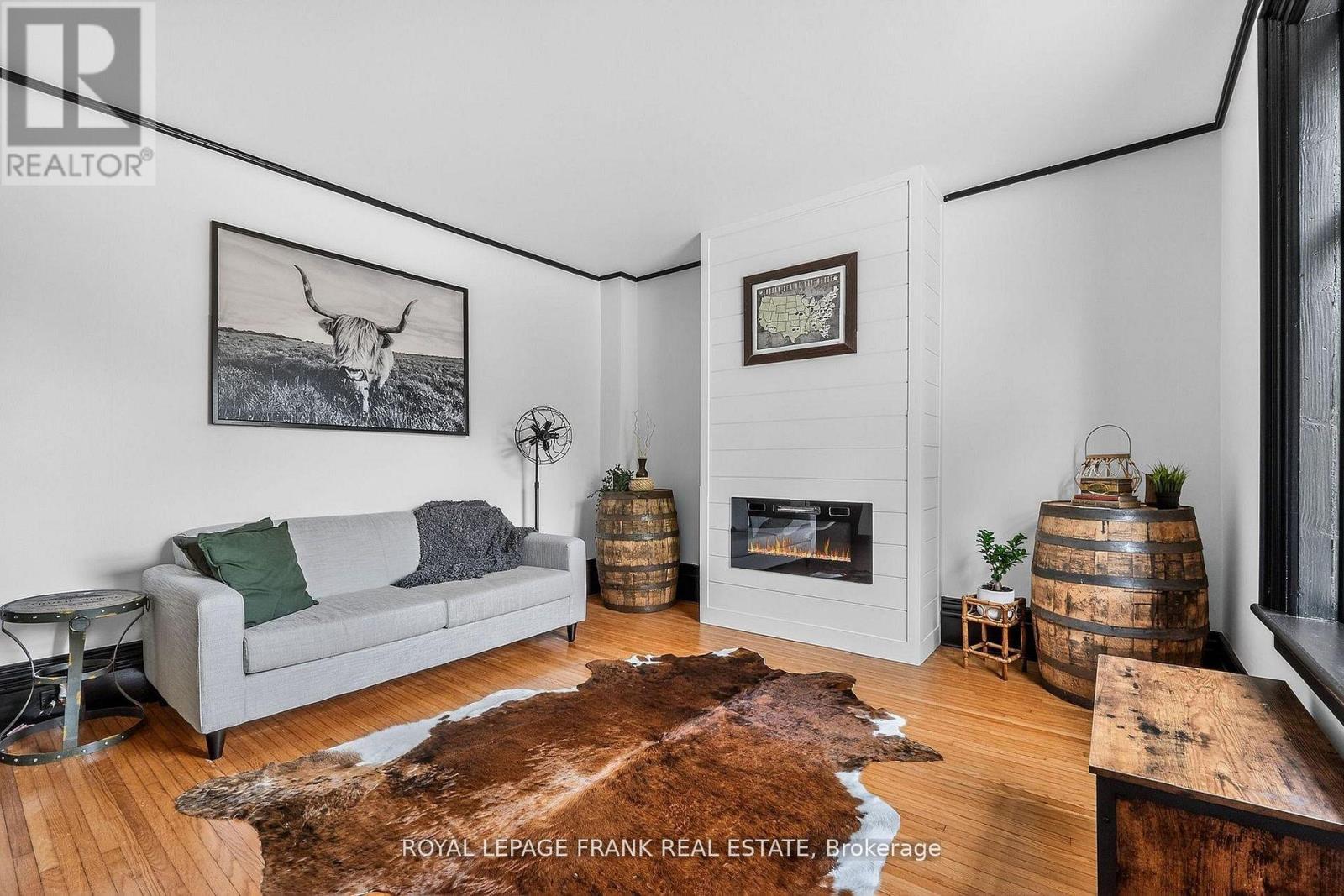 












69 PEEL STREET

,
Kawartha Lakes (Lindsay),




Ontario
K9V3M5

