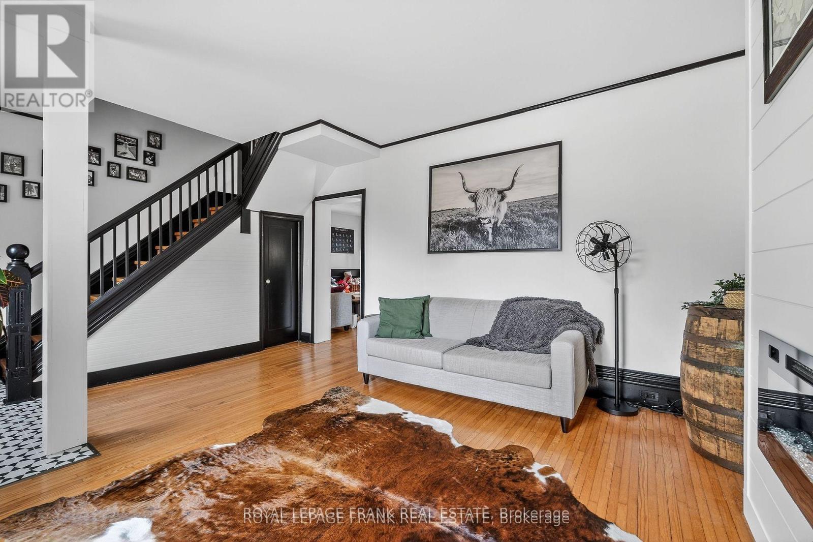 












69 PEEL STREET

,
Kawartha Lakes (Lindsay),




Ontario
K9V3M5

