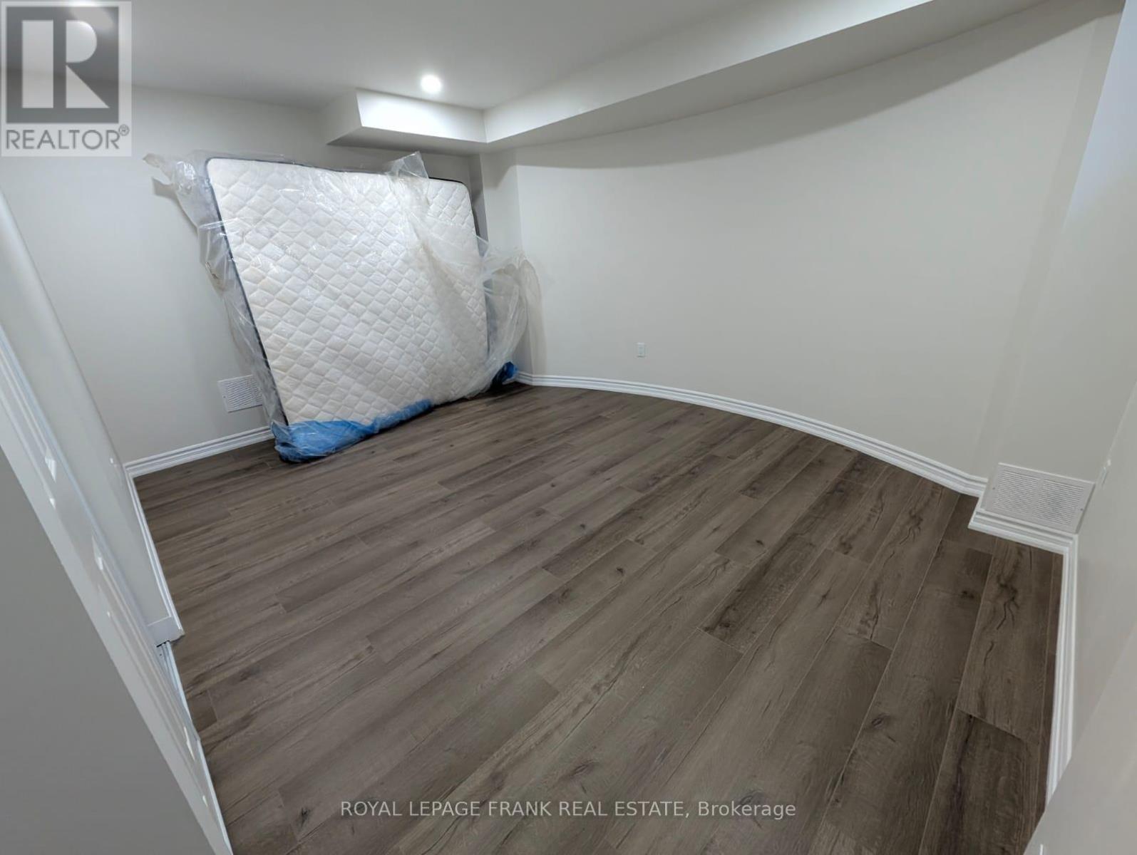 












BSMT - 41 MORLEY CRESCENT

,
Whitby (Rolling Acres),




Ontario
L1R0P1

