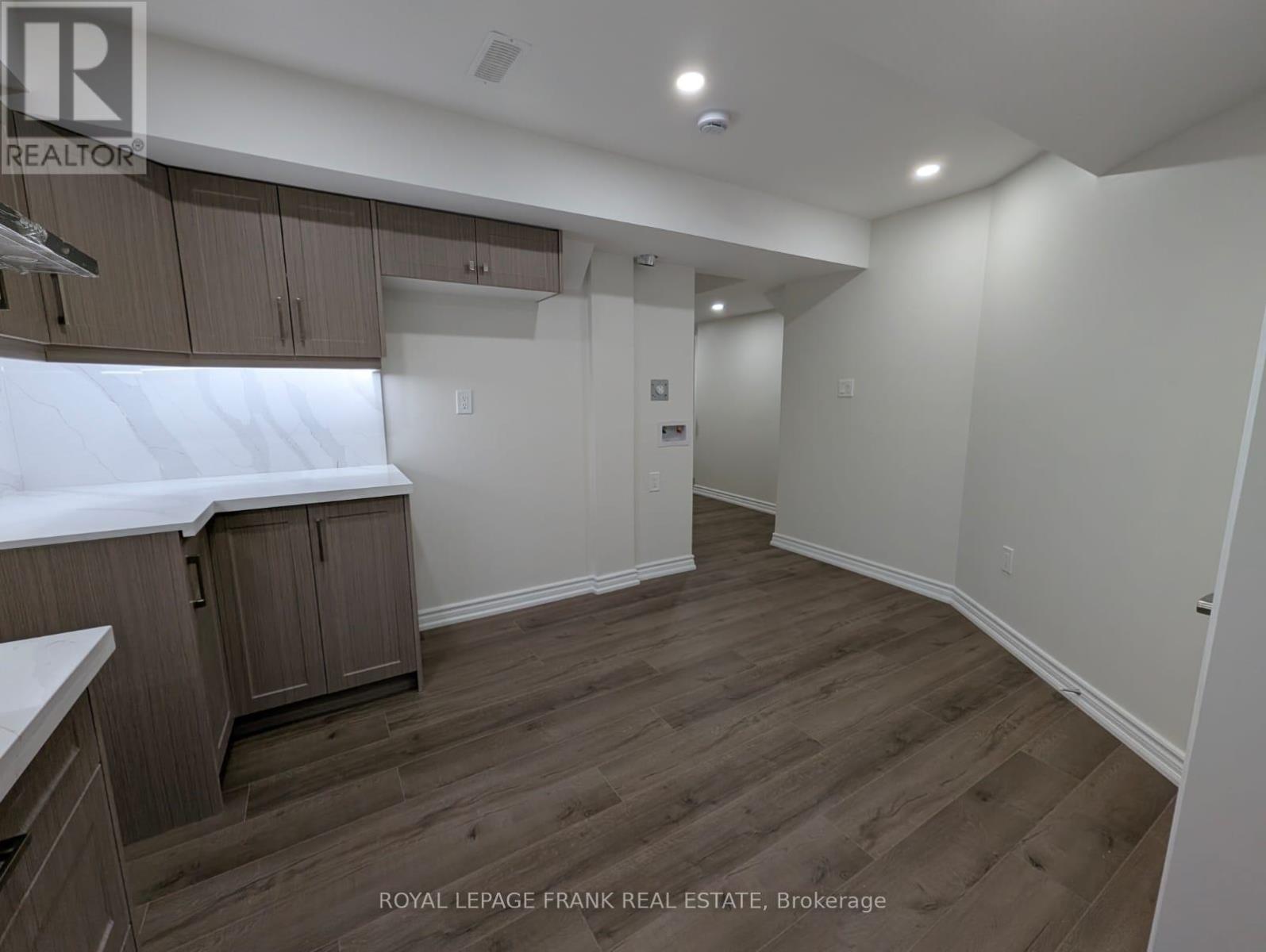 












BSMT - 41 MORLEY CRESCENT

,
Whitby (Rolling Acres),




Ontario
L1R0P1

